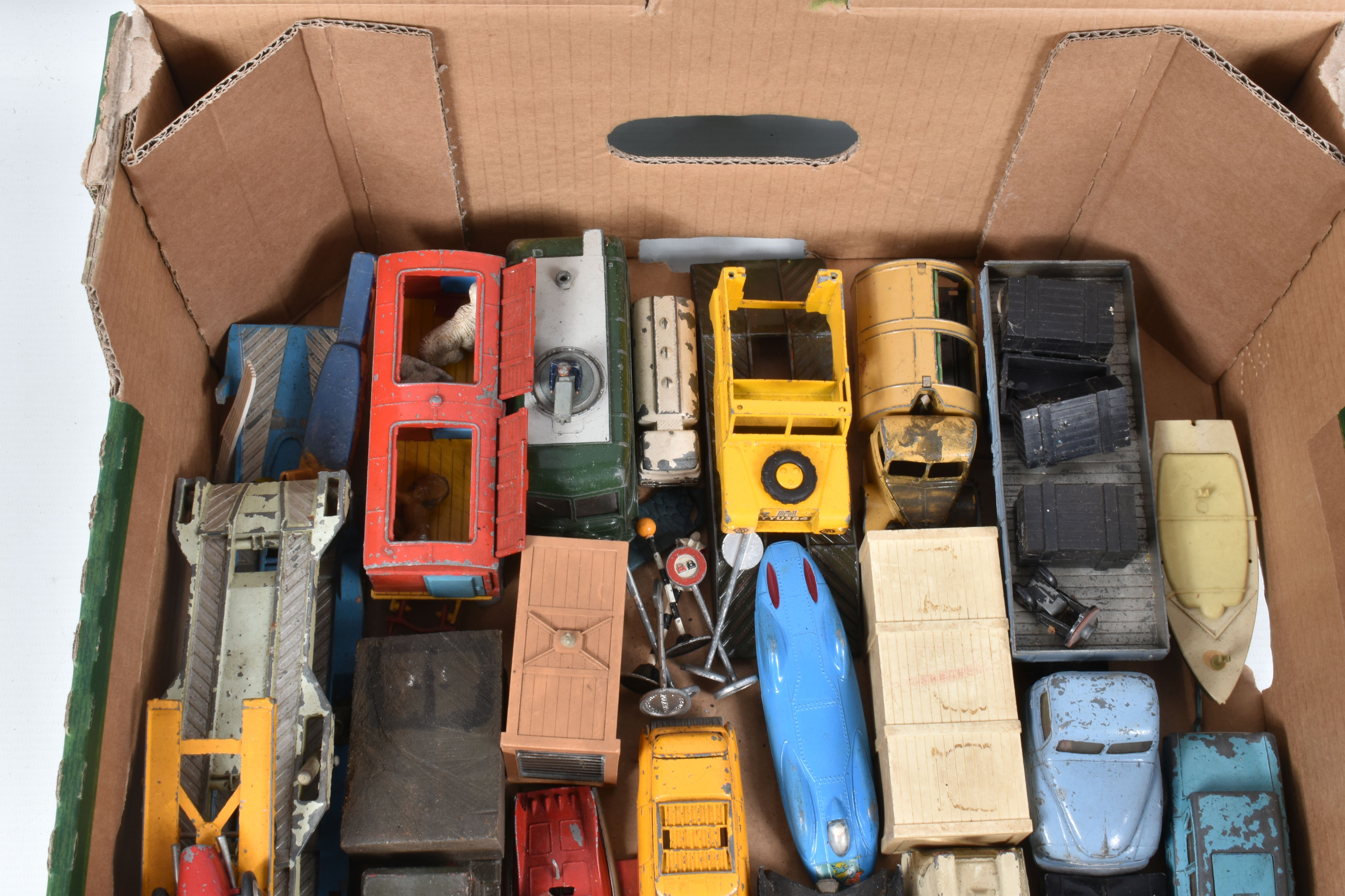 A QUANTITY OF UNBOXED AND ASSORTED PLAYWORN DIECAST VEHICLES, to include Tri-ang Spot-On Austin - Image 2 of 5