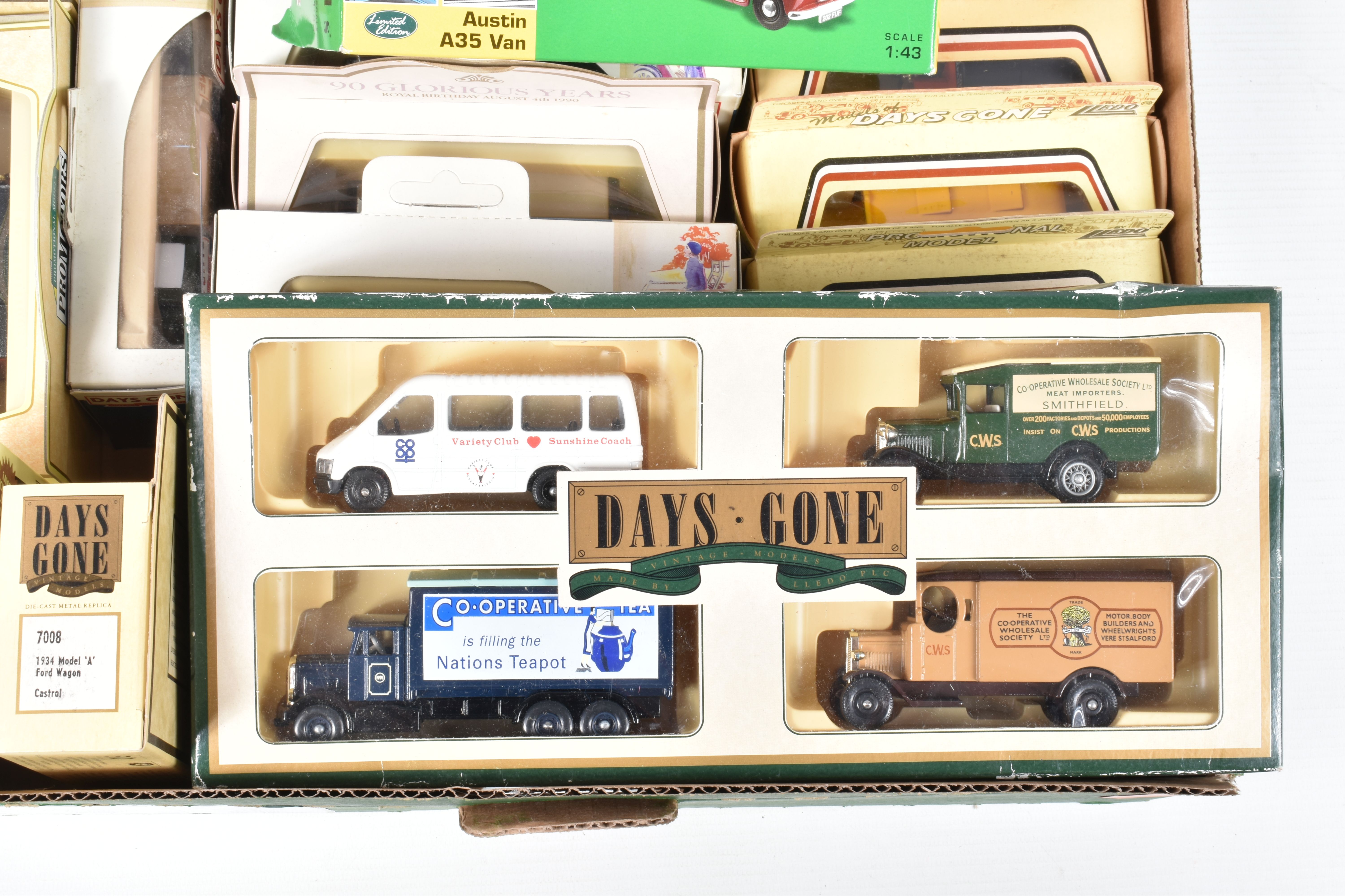 FOUR BOXES OF ASSORTED LLEDO, MATCHBOX AND OXFORD DIECAST MODEL VEHICLES, some of the Lledo models - Image 10 of 17