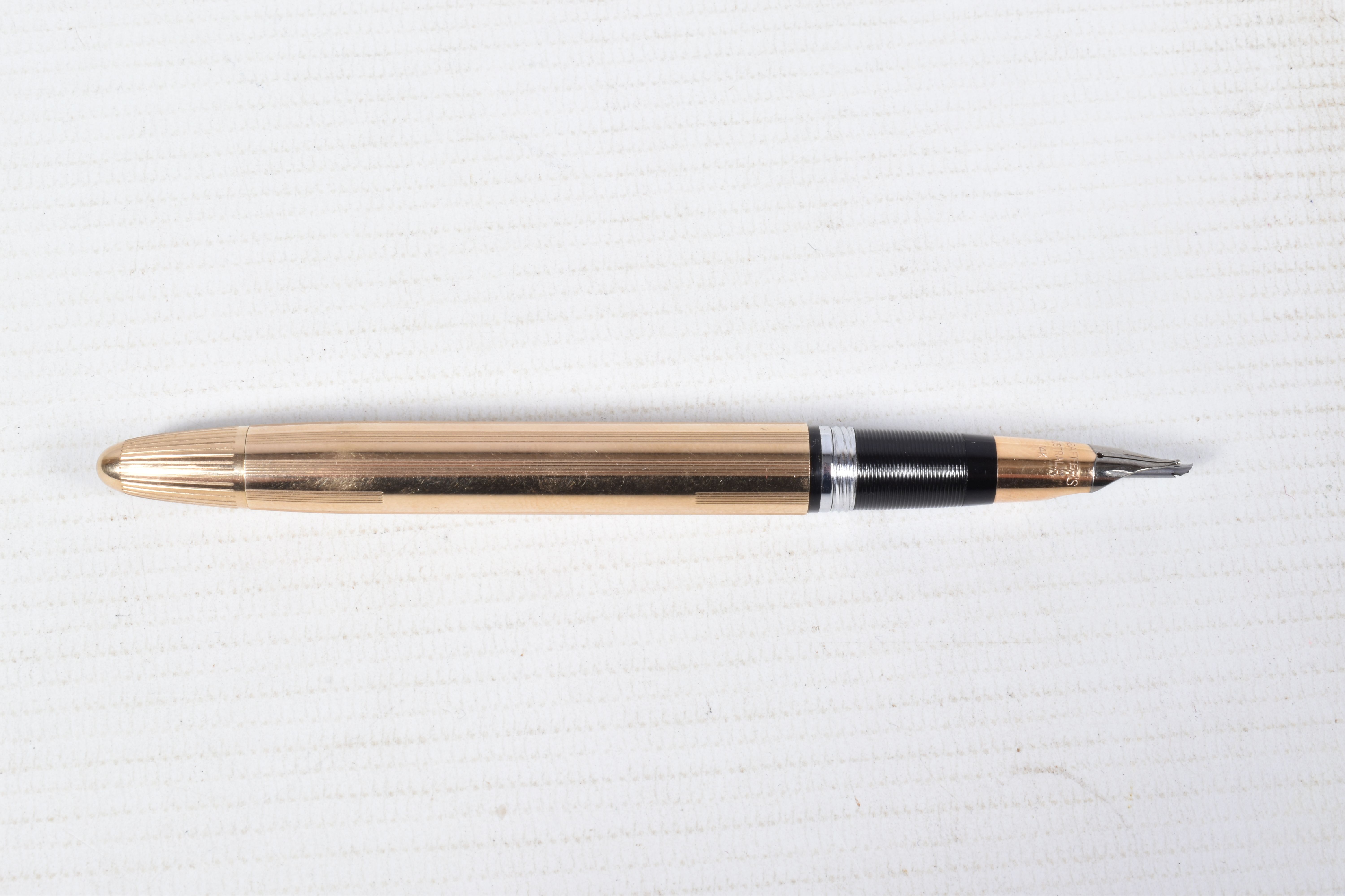 A GOLD COLOURED SHEAFFER FOUNTAIN PEN, engine turned design linear, screw on cap, with snorkel - Image 2 of 5