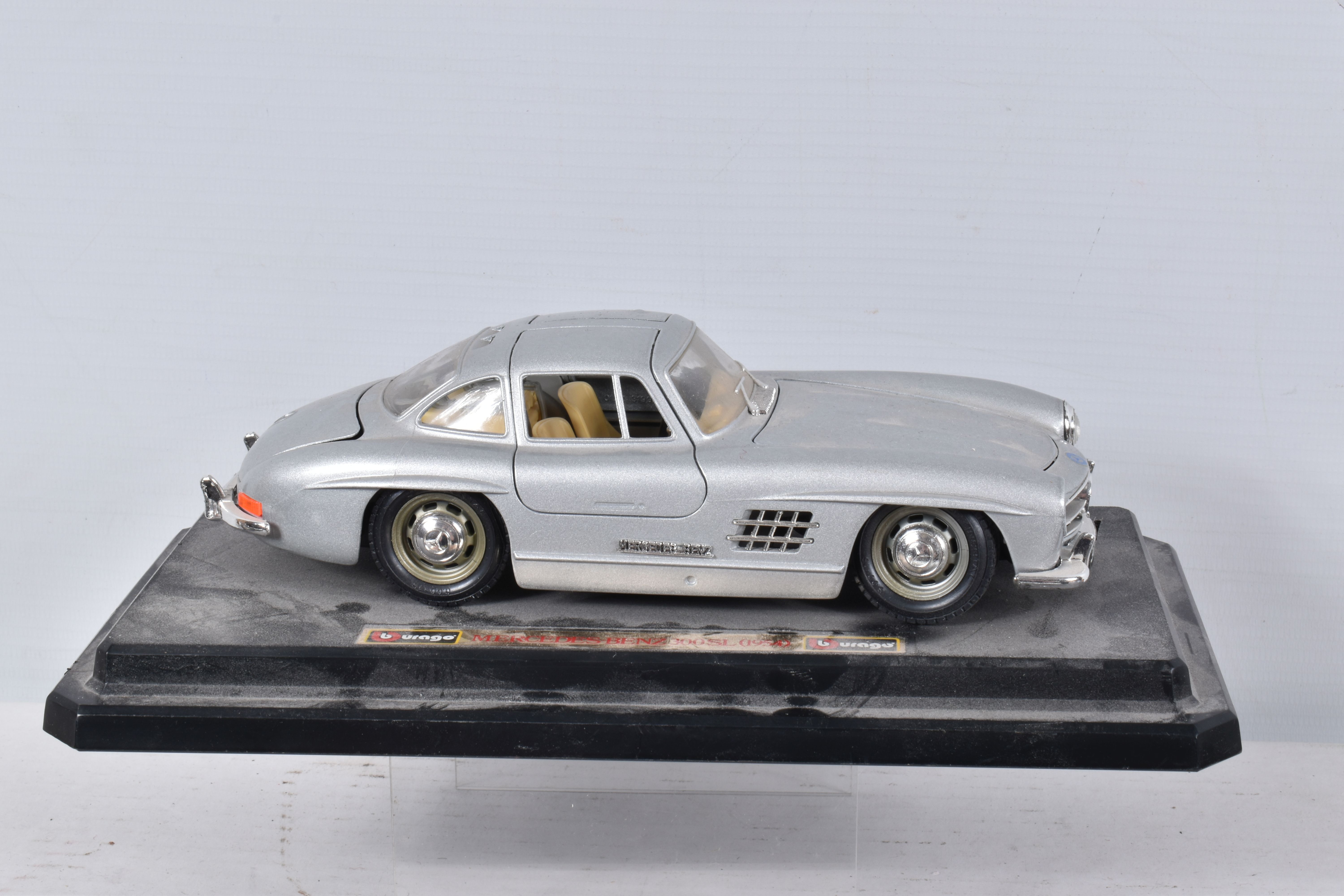 FIVE BOXED AND FOUR LOOSE MODEL VEHICLES, boxed models include a 1:18 scale Maisto Aston Martin - Image 6 of 24