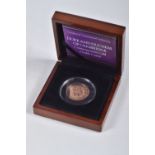 A BOXED DUKE AND DUCHESS OF CAMBRIDGE COMMEMORATIVE GOLD DOUBLE CROWN COIN, 2015, 9ct Gold, 28mm,