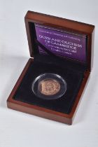 A BOXED DUKE AND DUCHESS OF CAMBRIDGE COMMEMORATIVE GOLD DOUBLE CROWN COIN, 2015, 9ct Gold, 28mm,
