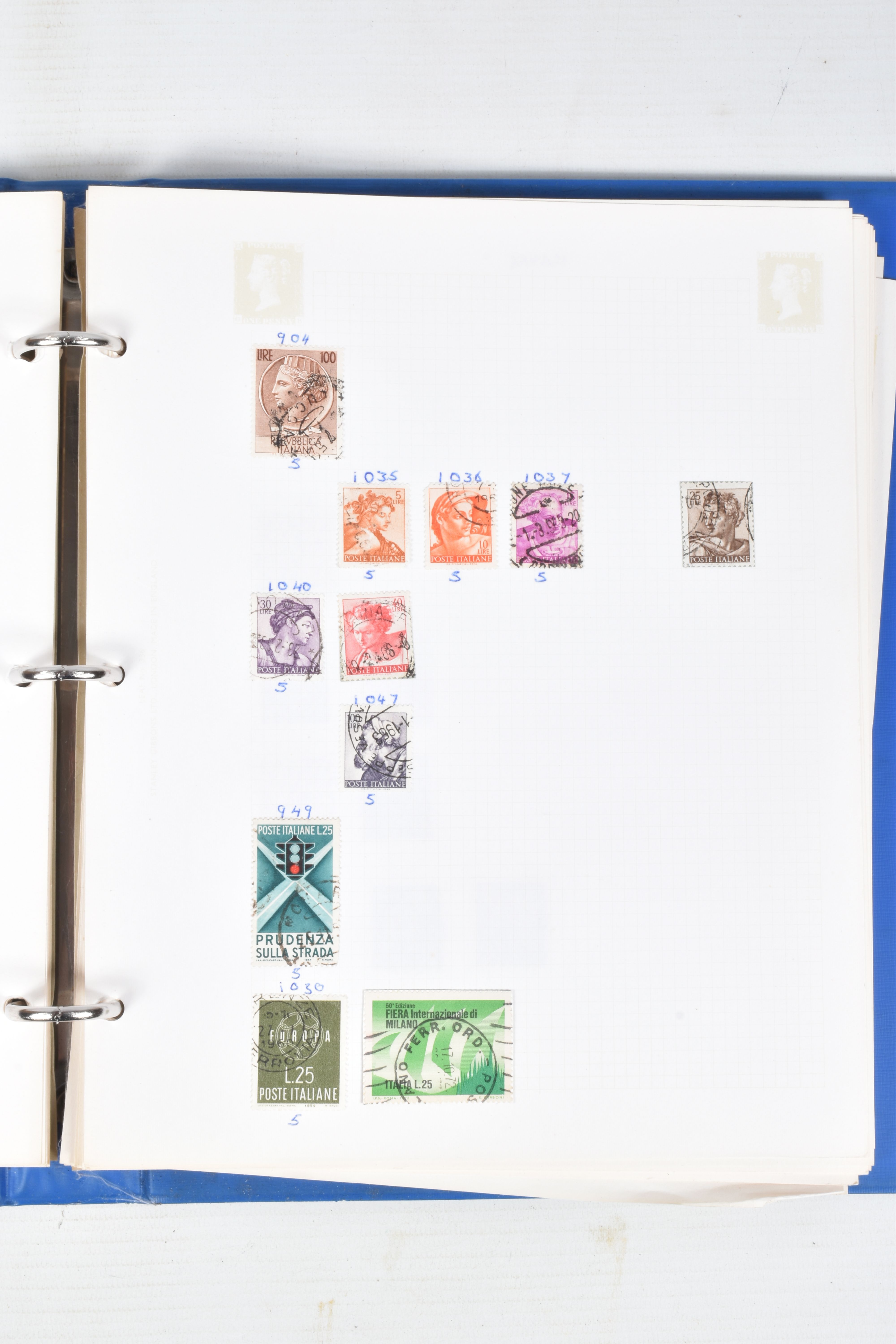 ACCUMULATION OF WORLDWIDE STAMPS IN 5 ALBUMS AND LOOSE IN PACKETS - Image 10 of 16