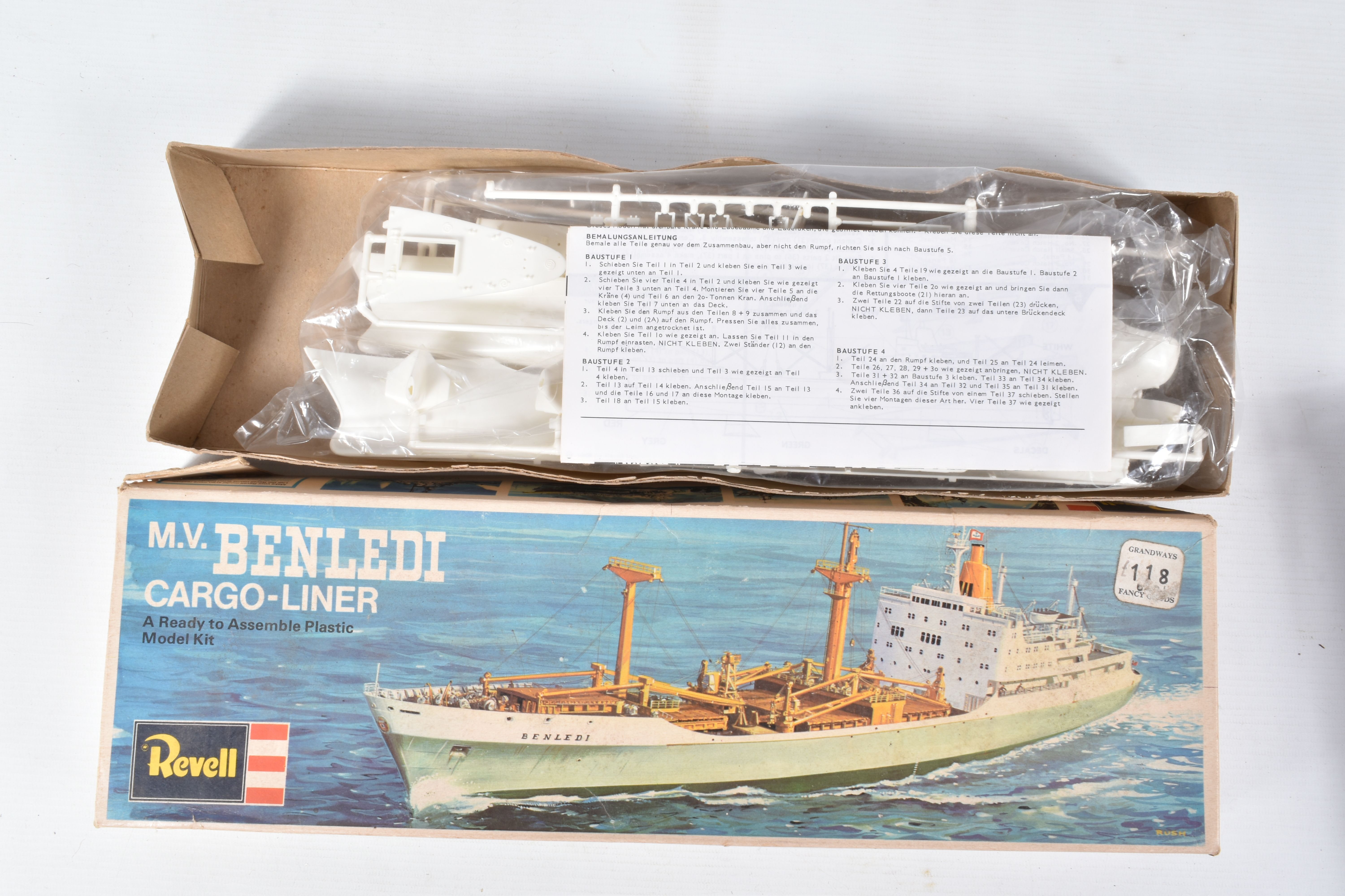 SIX BOXED UNBUILT MODEL SHIP KITS, the first is an Airfix-600 S.S. FRANCE numbered F6025, a Revell - Bild 5 aus 6