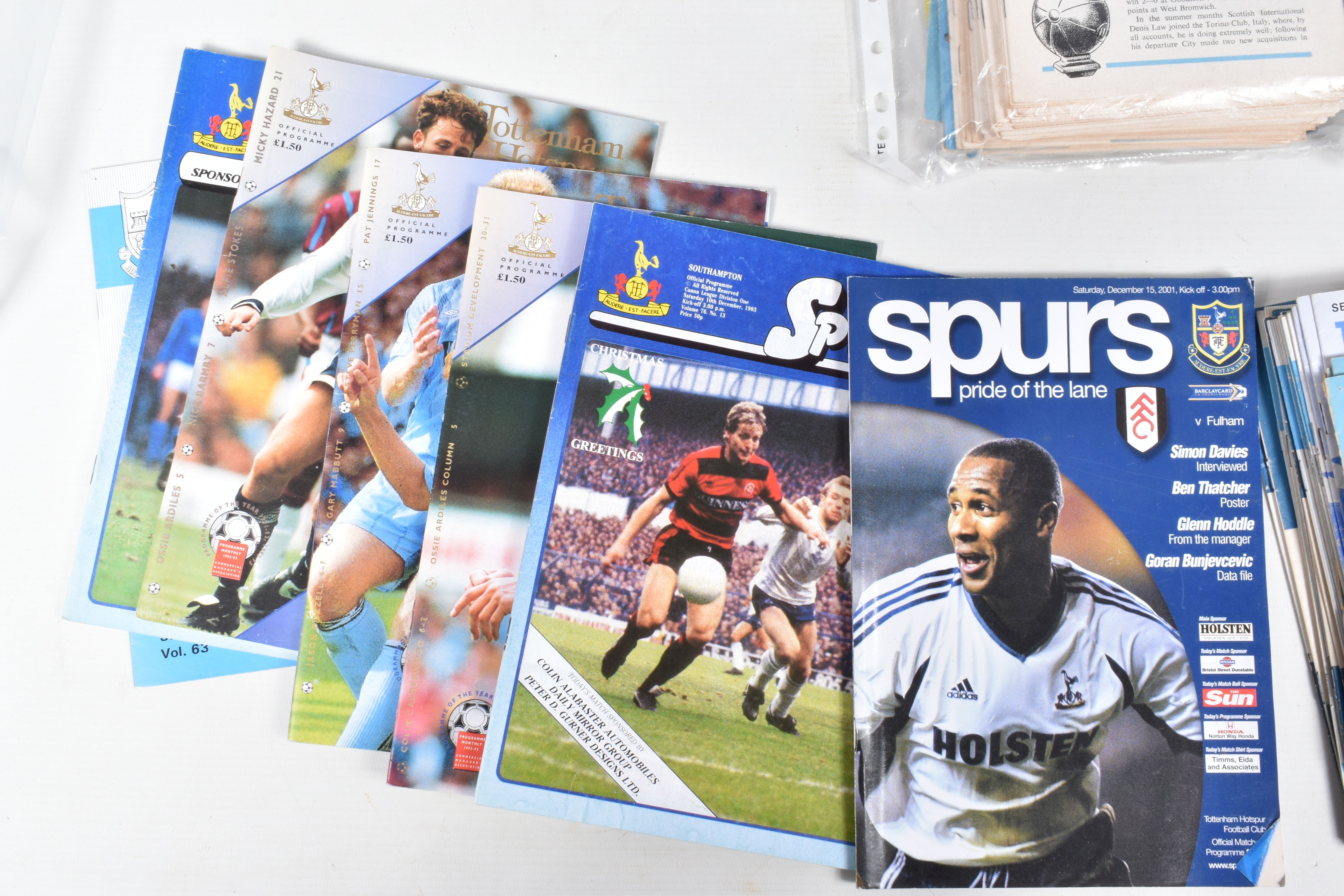 A COLLECTION OF PREMIER LEAGUE FOOTBALL CLUB PROGRAMMES APPROXIMATELY 100 OVER VARIOUS DECADES, to - Bild 7 aus 10