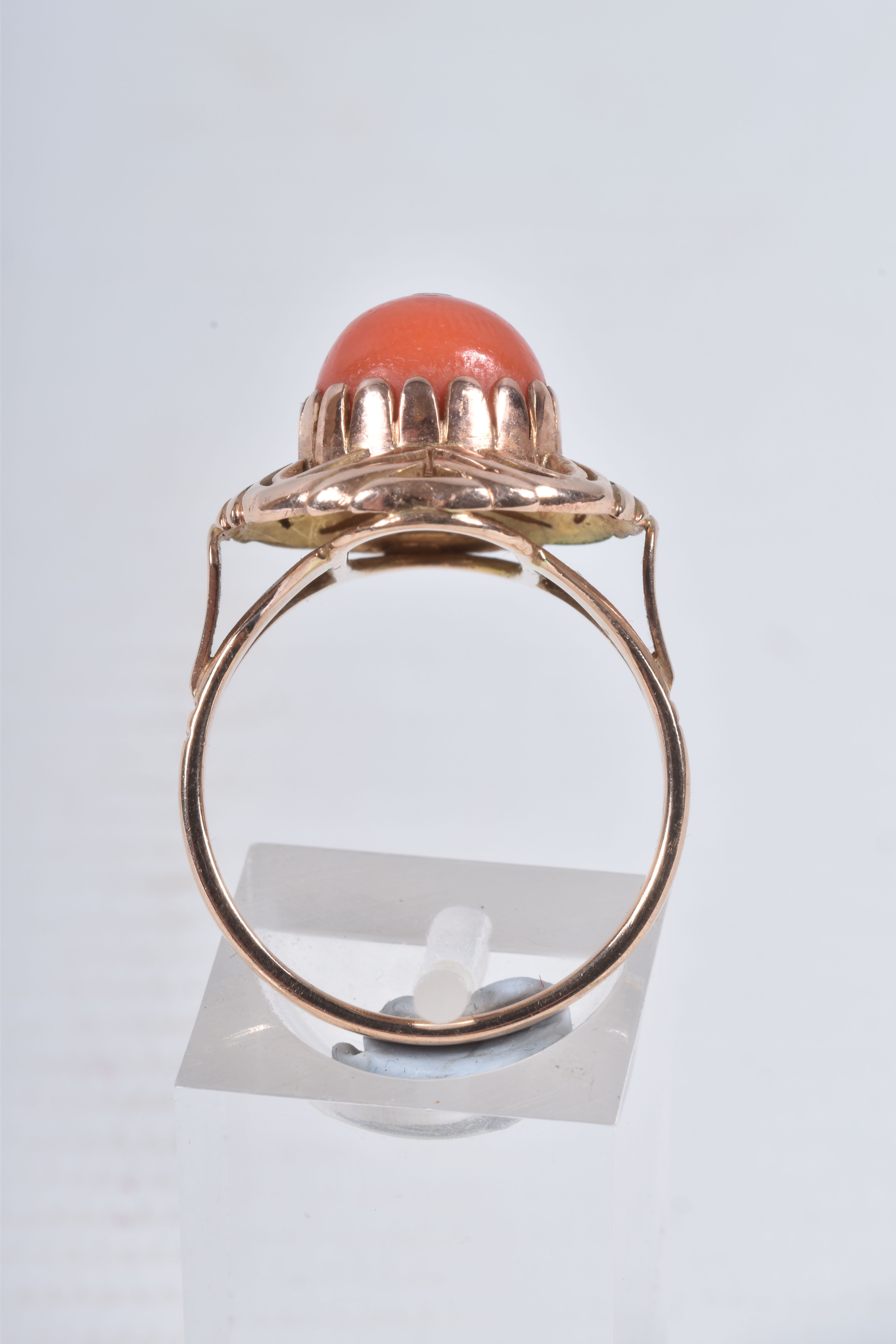 A YELLOW METAL CORAL RING, set with a raised coral cabochon with pin to the centre, in a claw - Image 3 of 5