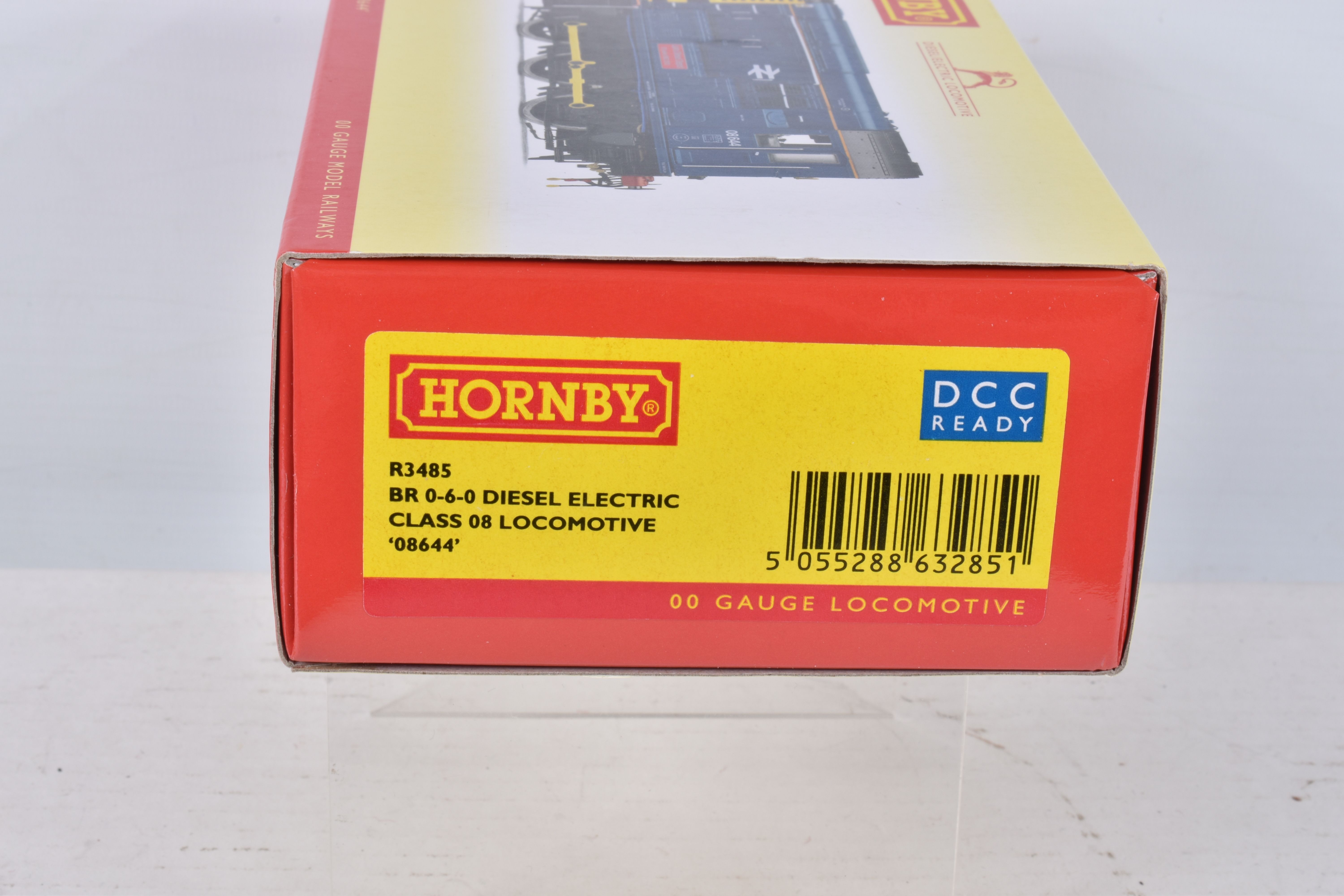 A BOXED OO GAUGE HORNBY MODEL RAILWAY DIESEL/ELECTRIC LOCOMOTIVE, Class ...