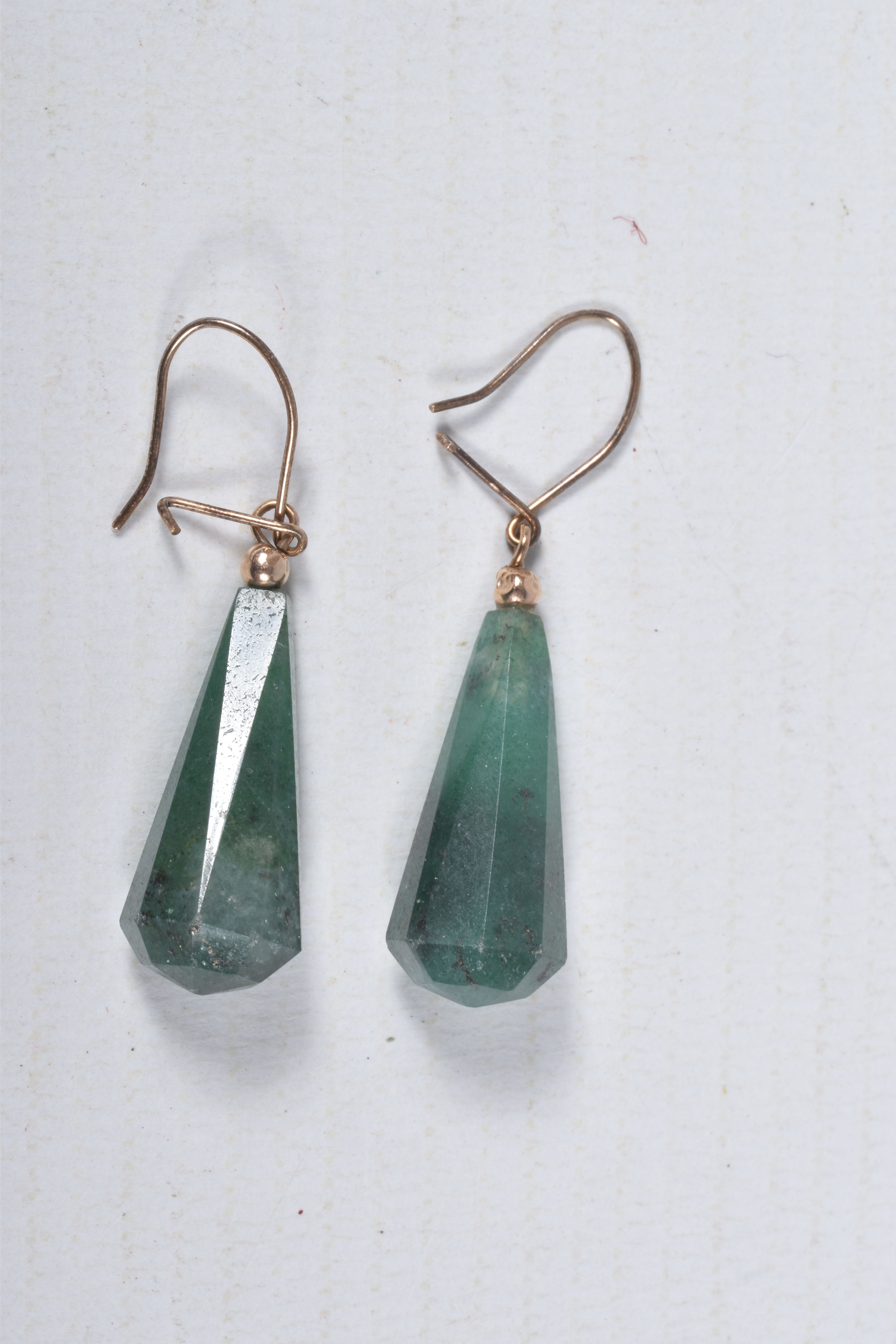 A PAIR OF GREEN QUARTZ DROP EARRINGS, faceted tapering drops, fitted with unmarked yellow metal fish - Image 3 of 3