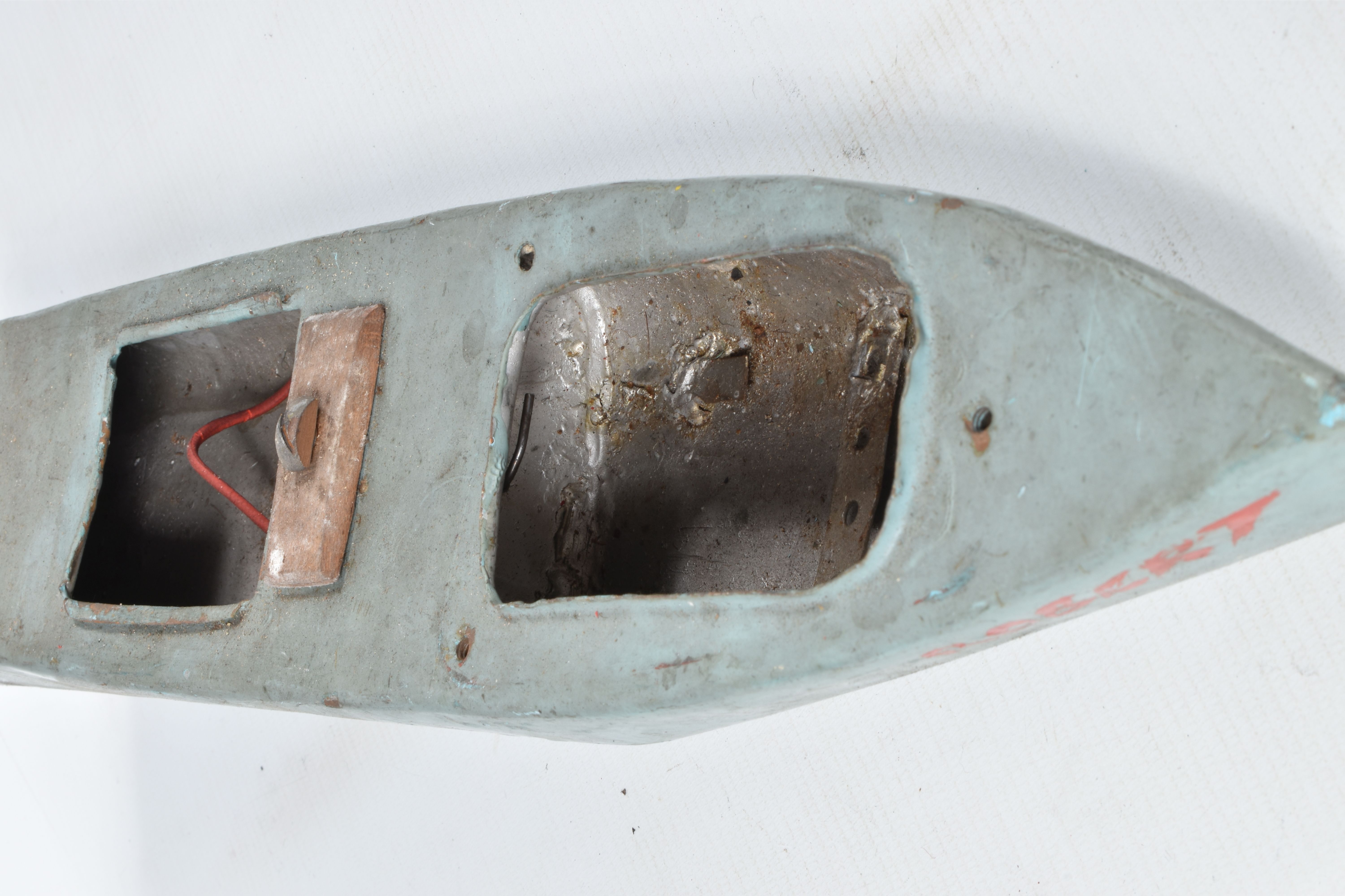 A HORNBY TINPLATE CLOCKWORK SPEED BOAT 'Venture', No.4, not tested, no key, blue hull with white - Image 5 of 9