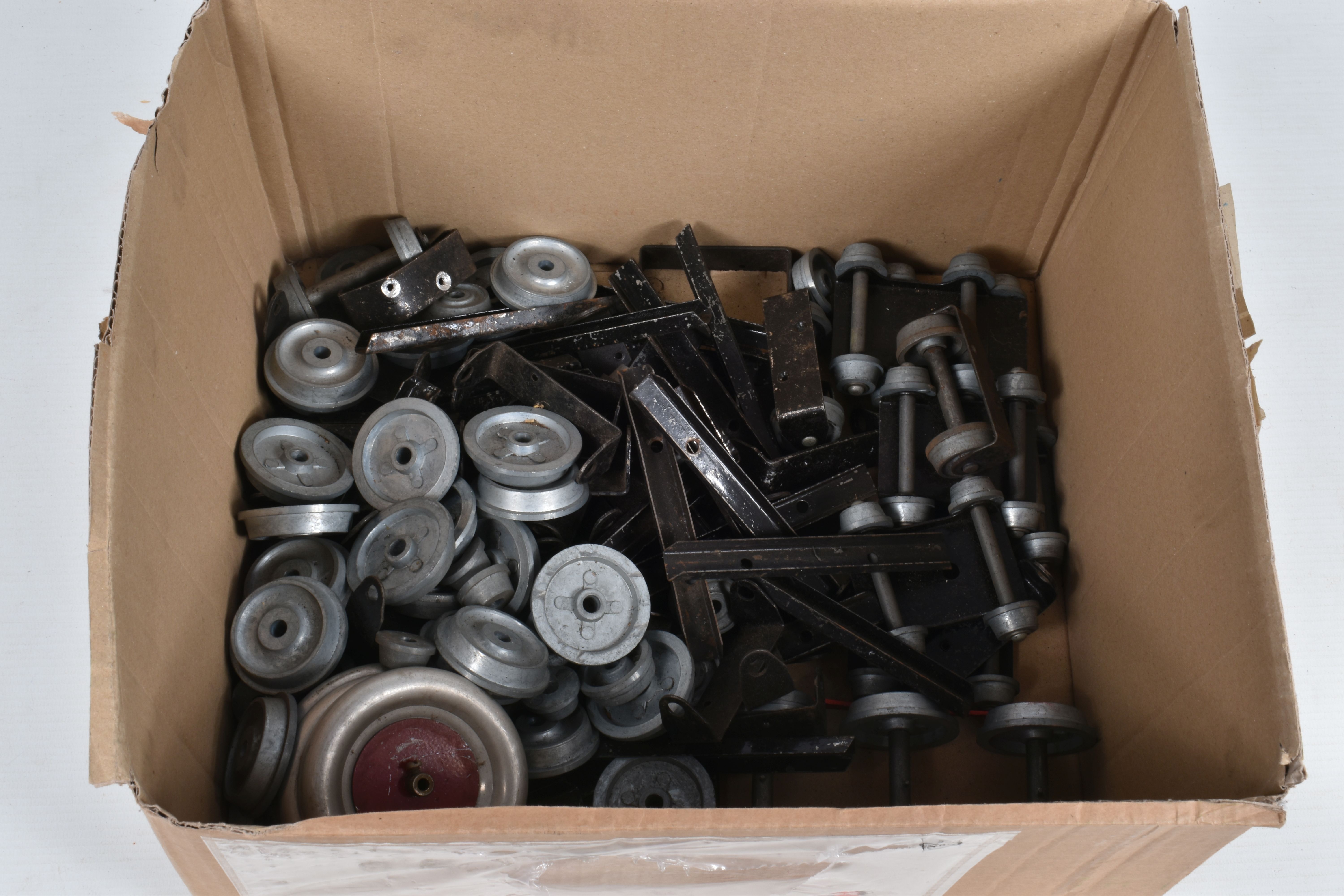 A LARGE QUANTITY OF 'UNITOY' SUPPLIES ENGINE UNIT PARTS, No.R.T.101, comprising a large quantity - Image 12 of 14