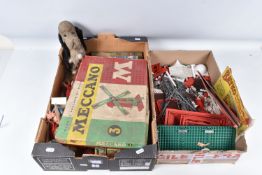 A QUANTITY OF ASSORTED TOYS AND GAMES, to include boxed Meccano No.3 set from the red and green era,