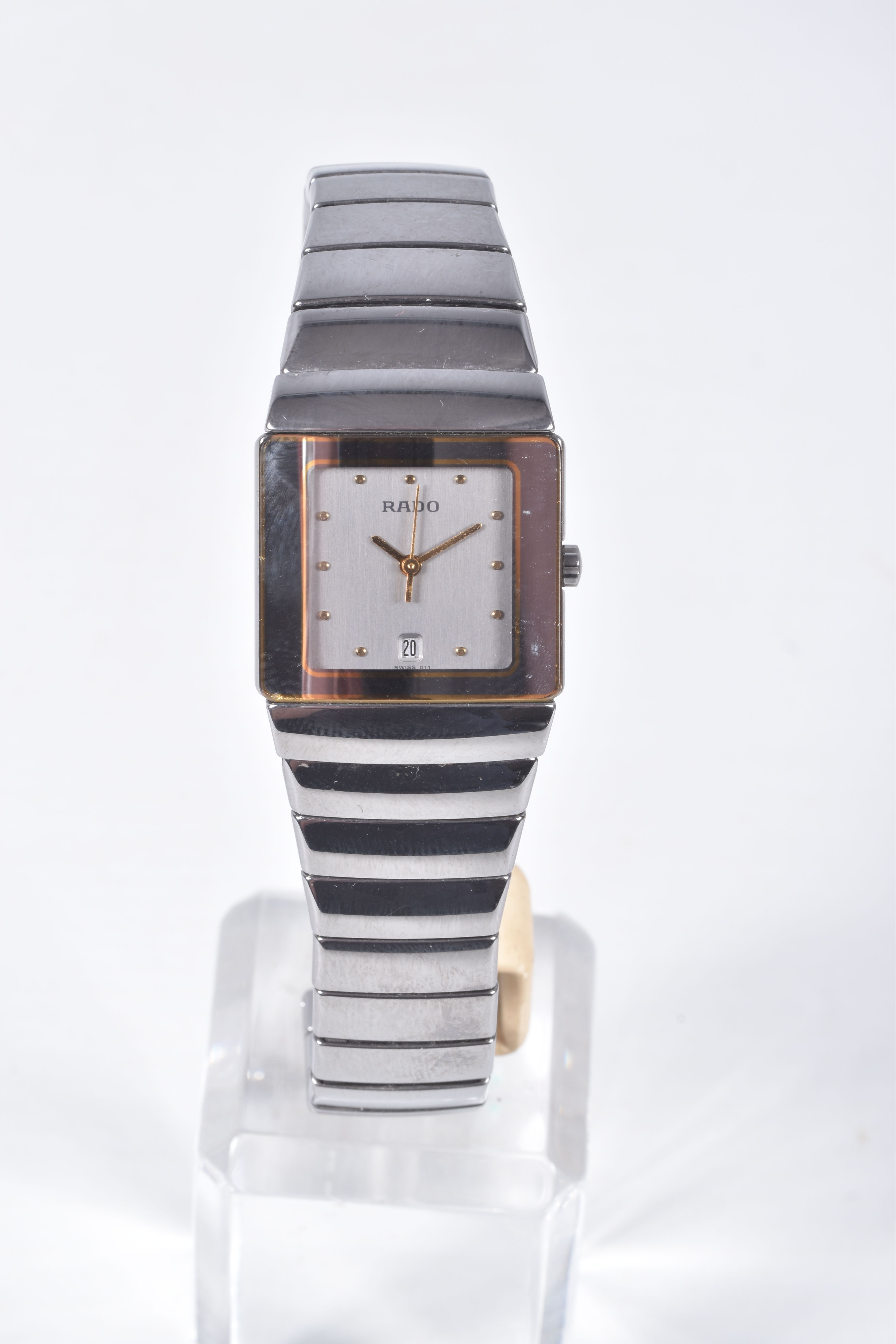 A LADIES 'RADO' WRISTWATCH, quartz movement, square silver dial signed 'Rado', spot markers and gold - Image 3 of 5
