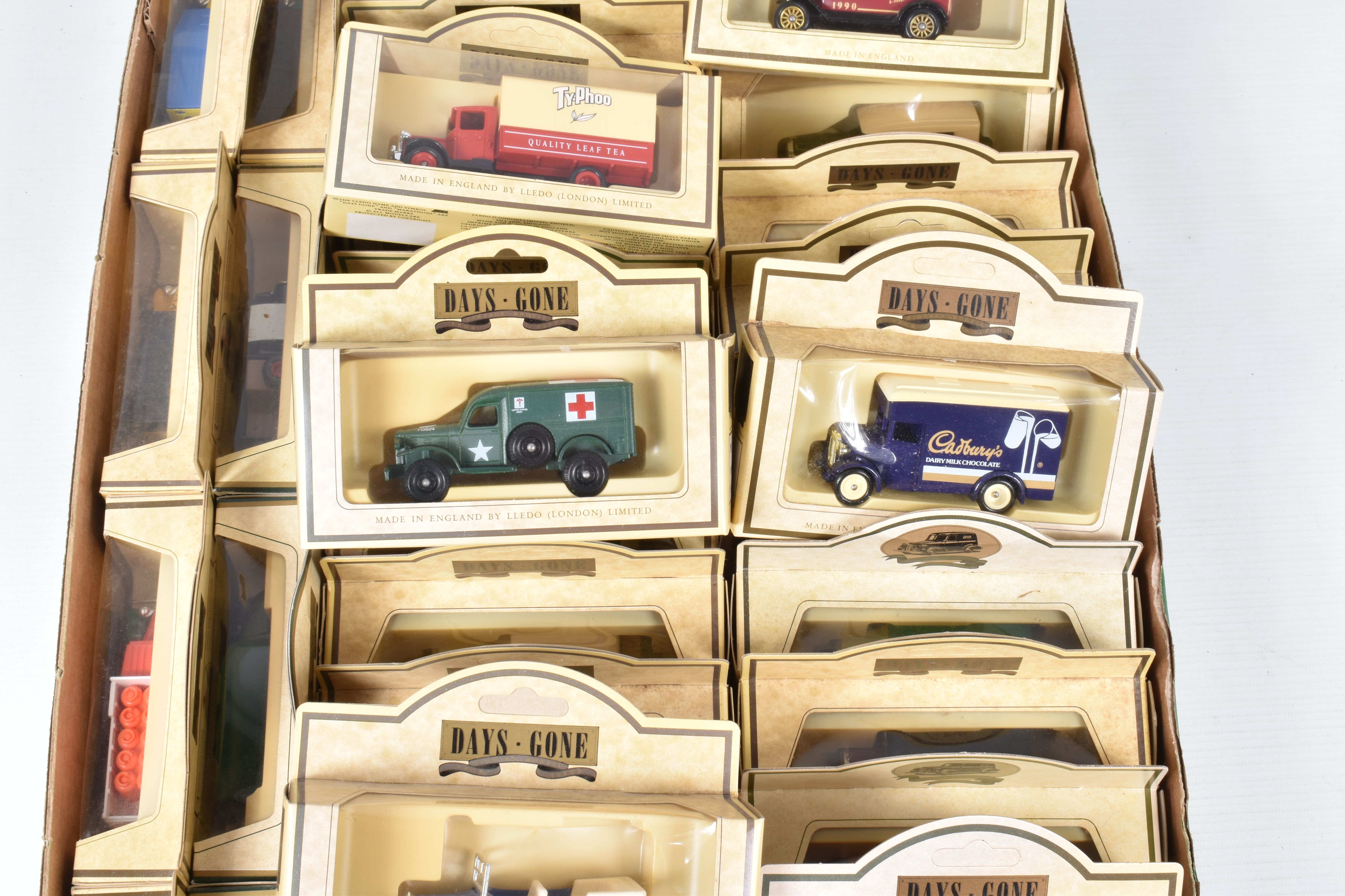 FOUR BOXES OF ASSORTED LLEDO, MATCHBOX AND OXFORD DIECAST MODEL VEHICLES, some of the Lledo models - Image 16 of 17