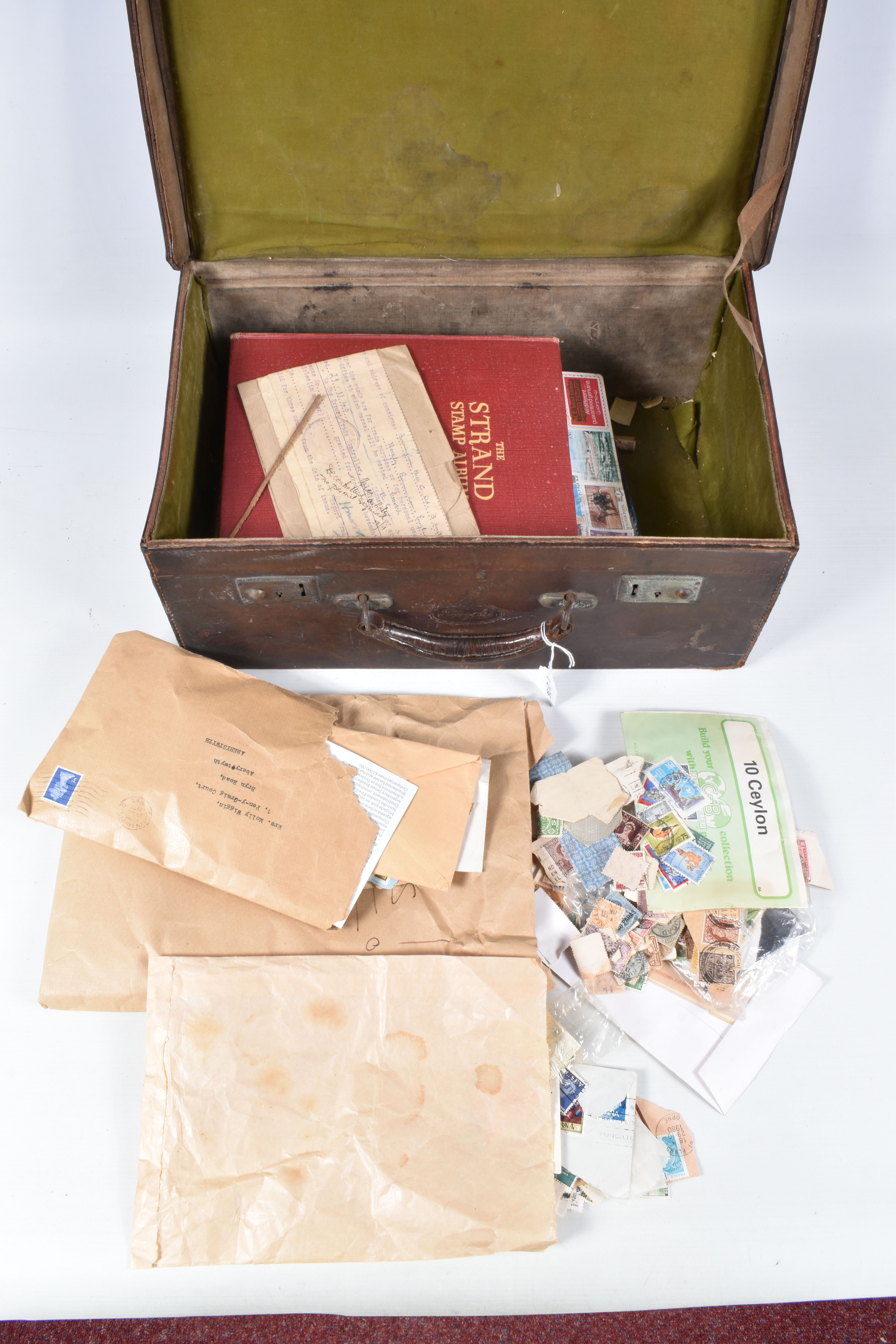 STAMP COLLECTION IN 2 SMALL CASES. We note 2 Strand type albums with multi-generation collectionm - Image 8 of 23