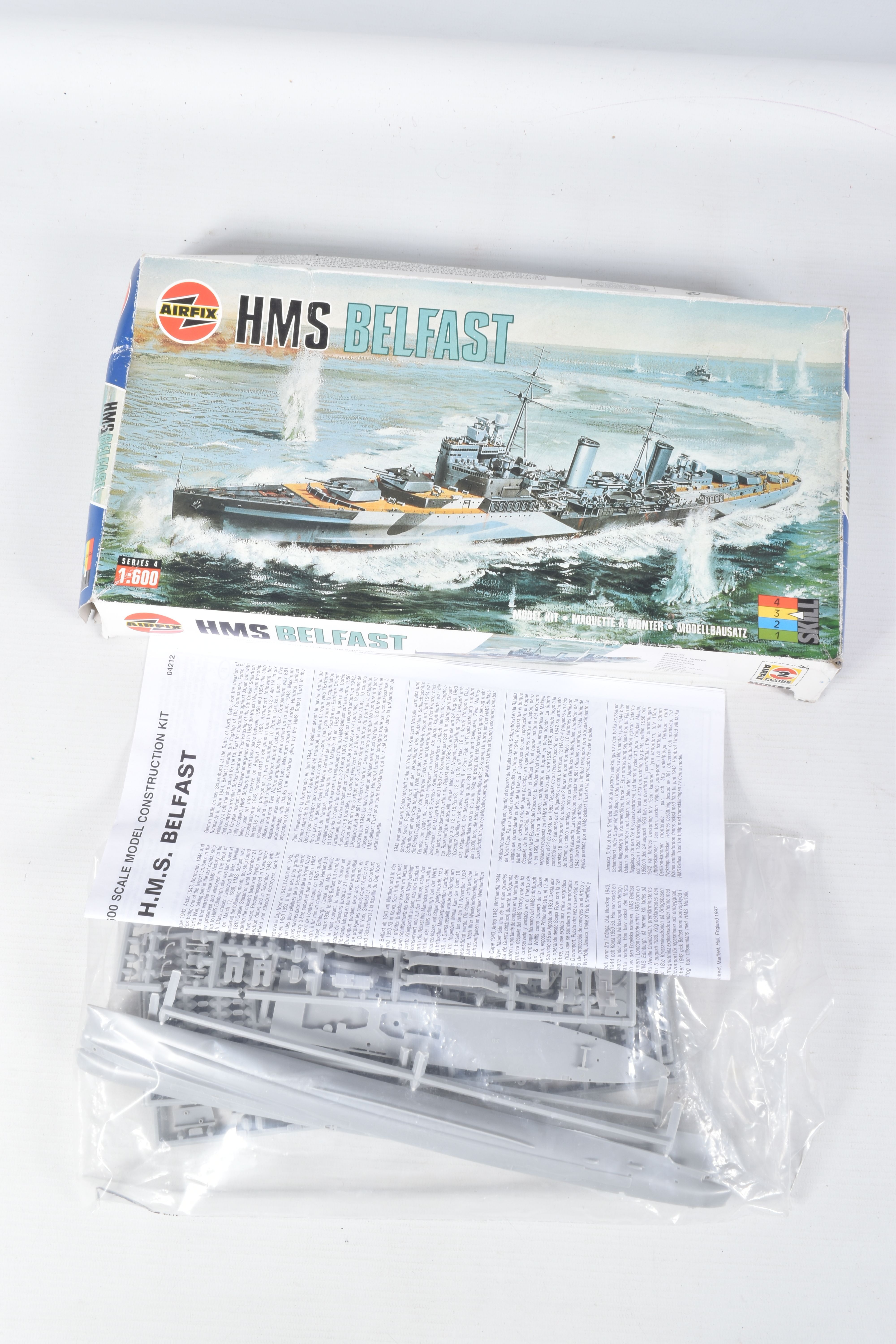 SIX BOXED UNBUILT MODEL SHIP KITS, the first is an Airfix-600 S.S. FRANCE numbered F6025, a Revell - Bild 4 aus 6