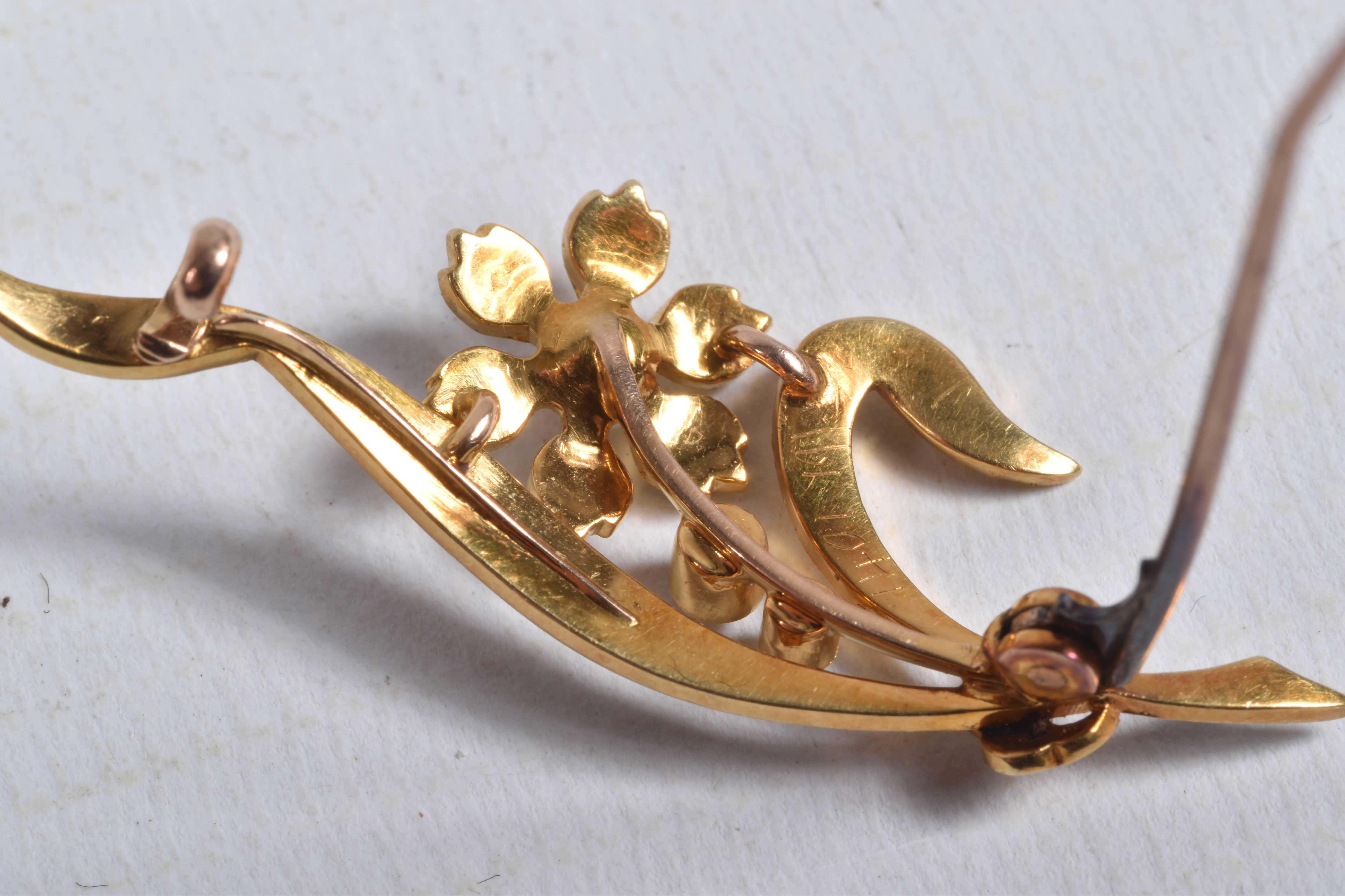 A SPLIT PEARL FLOWER BROOCH, unmarked, length 44mm, approximate weight 3.8 grams (condition - Image 4 of 4