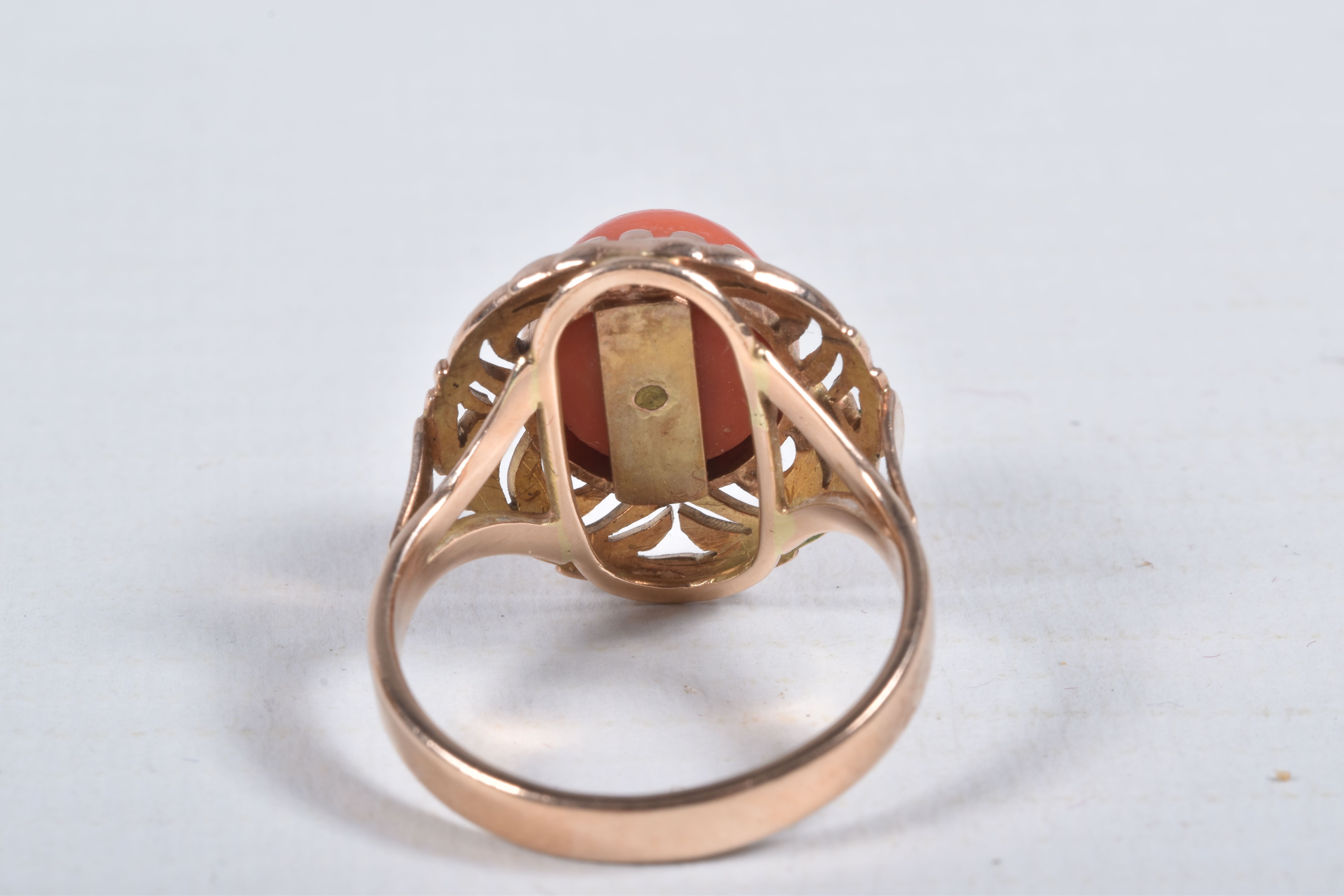 A YELLOW METAL CORAL RING, set with a raised coral cabochon with pin to the centre, in a claw - Image 4 of 5