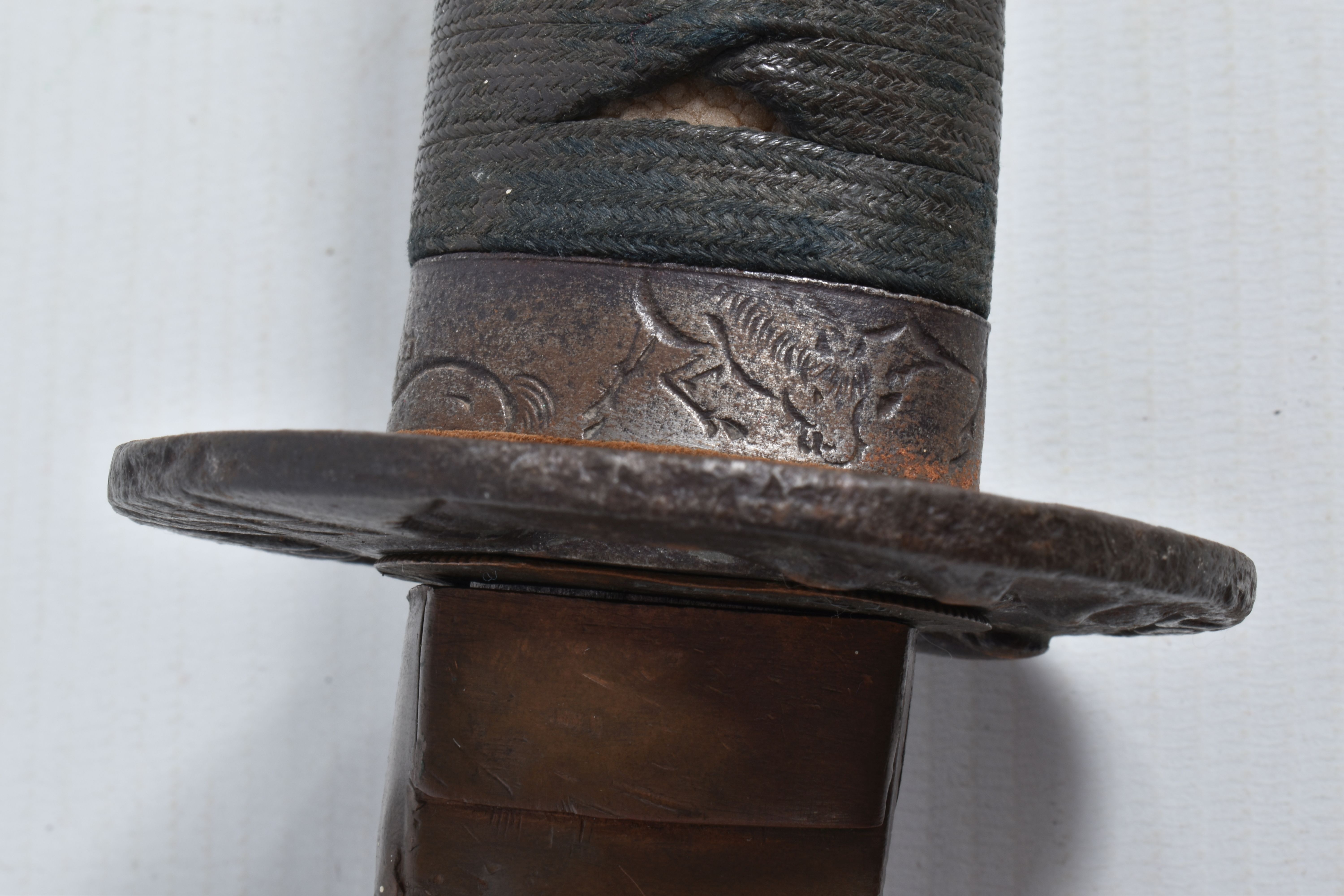 A BELLIEVED TO BE 18TH CENTURY JAPANESE WAKIZASHI SWORD, worn blade, the tsuba cast with birds, - Image 22 of 36