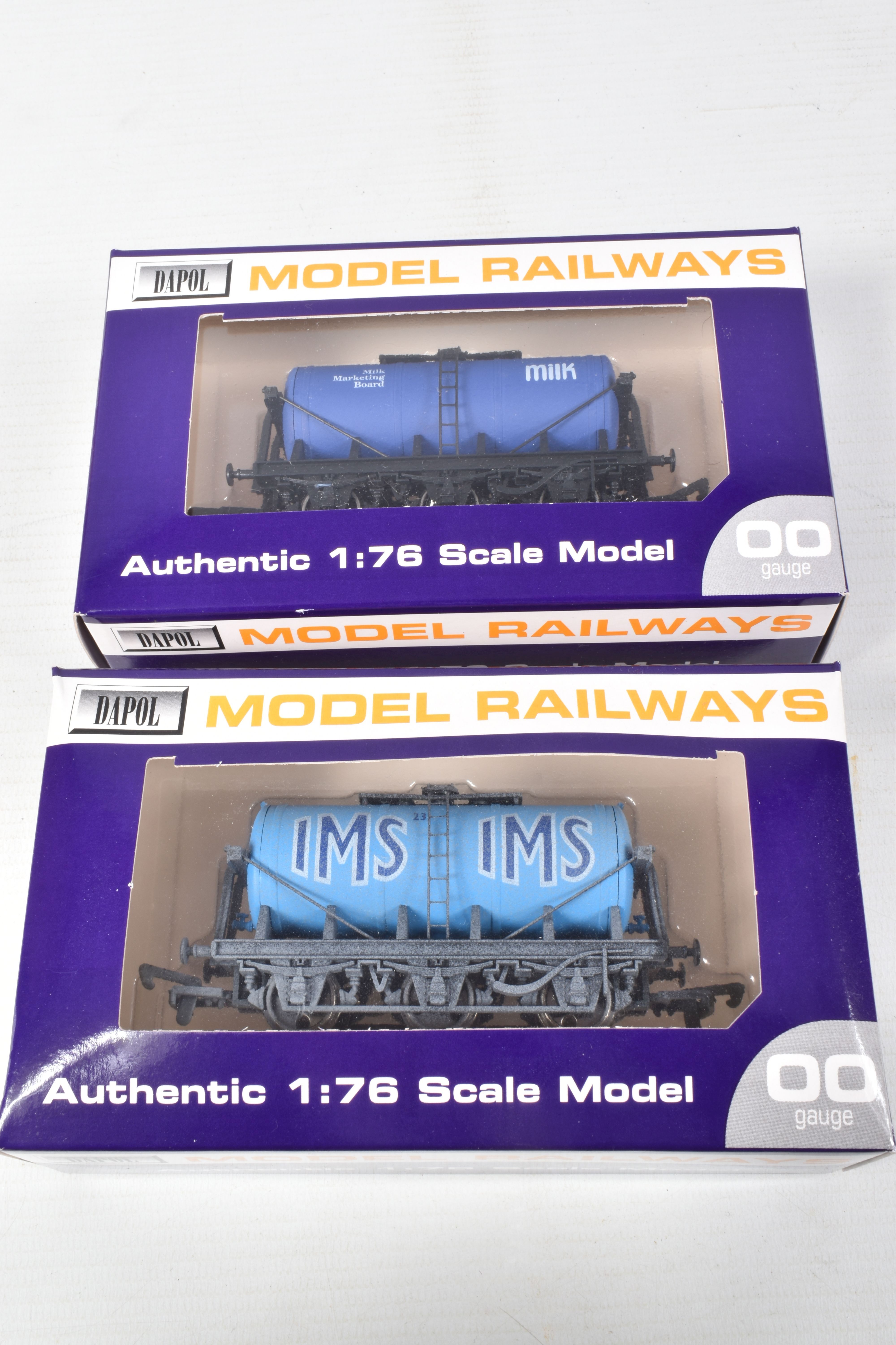 TEN BOXED OO GAUGE DAPOL MODEL RAILWAY WAGON SIX WHEEL TANKERS, to include a Milk UD, item no. B762, - Image 7 of 11