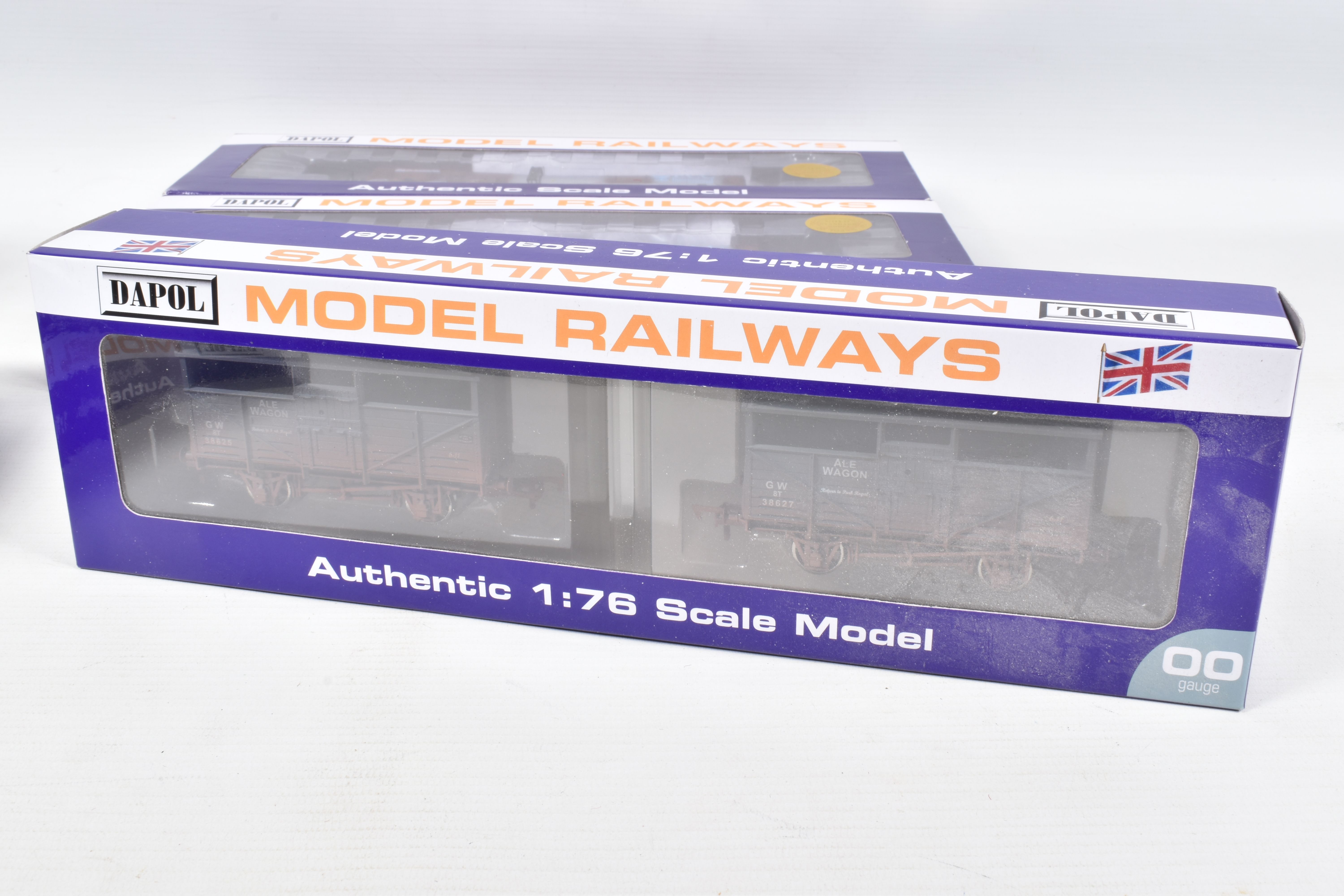 FOUR BOXED OO GAUGE DAPOL MODEL RAILWAY WAGONS, to include a GWR Ale Wagon Twin Pack, Weathered, - Image 2 of 9