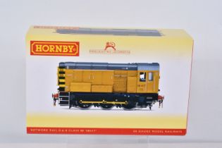 A BOXED OO GAUGE HORNBY MODEL RAILWAY DIESEL ELECTRIC SHUNTER LOCOMOTIVE Network Rail 0-6-0 Class 08