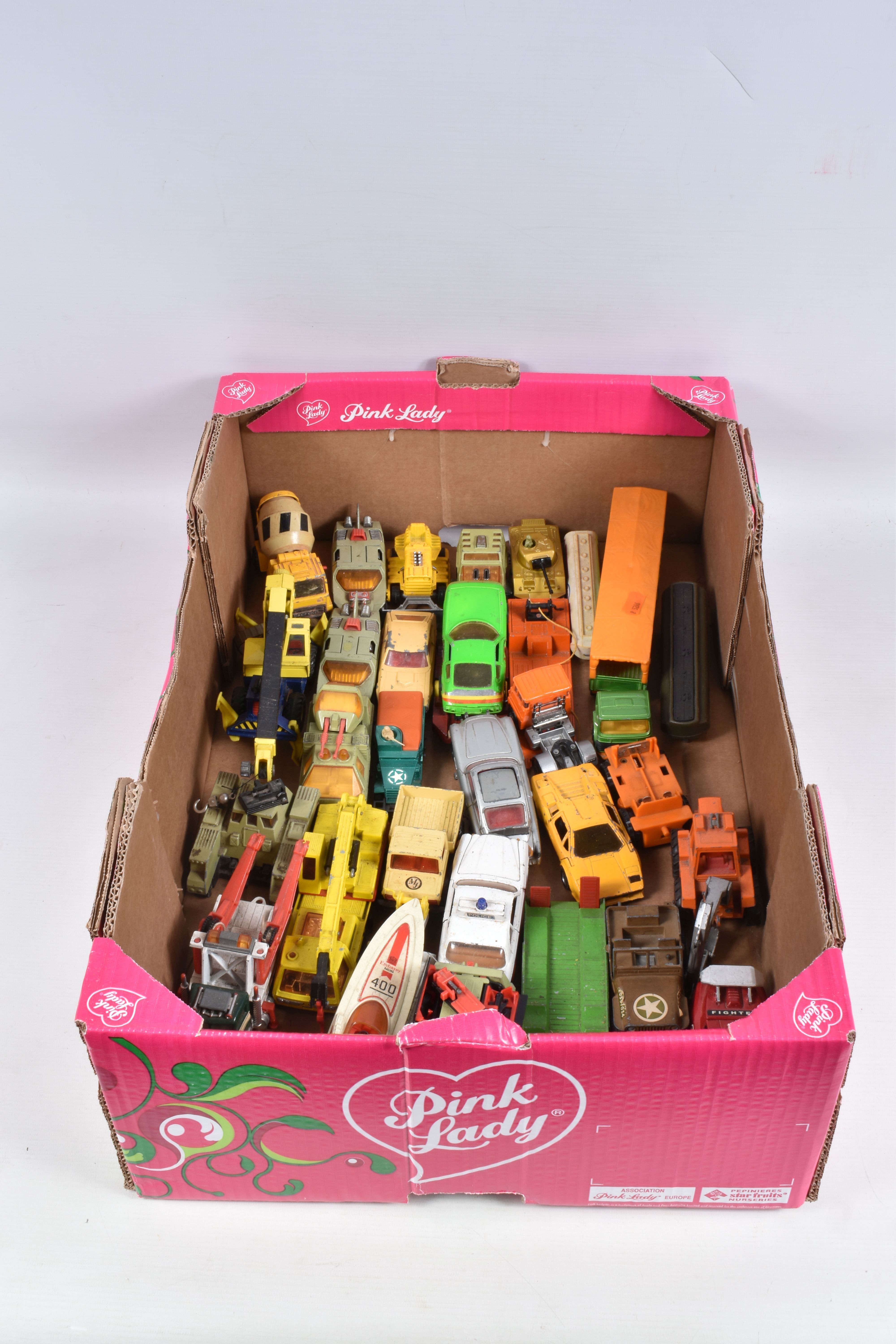 THREE BOXES OF BOXED AND UNBOXED MODEL VEHICLES AND AIRCRAFTS, some of the model aircrafts include a - Bild 10 aus 13