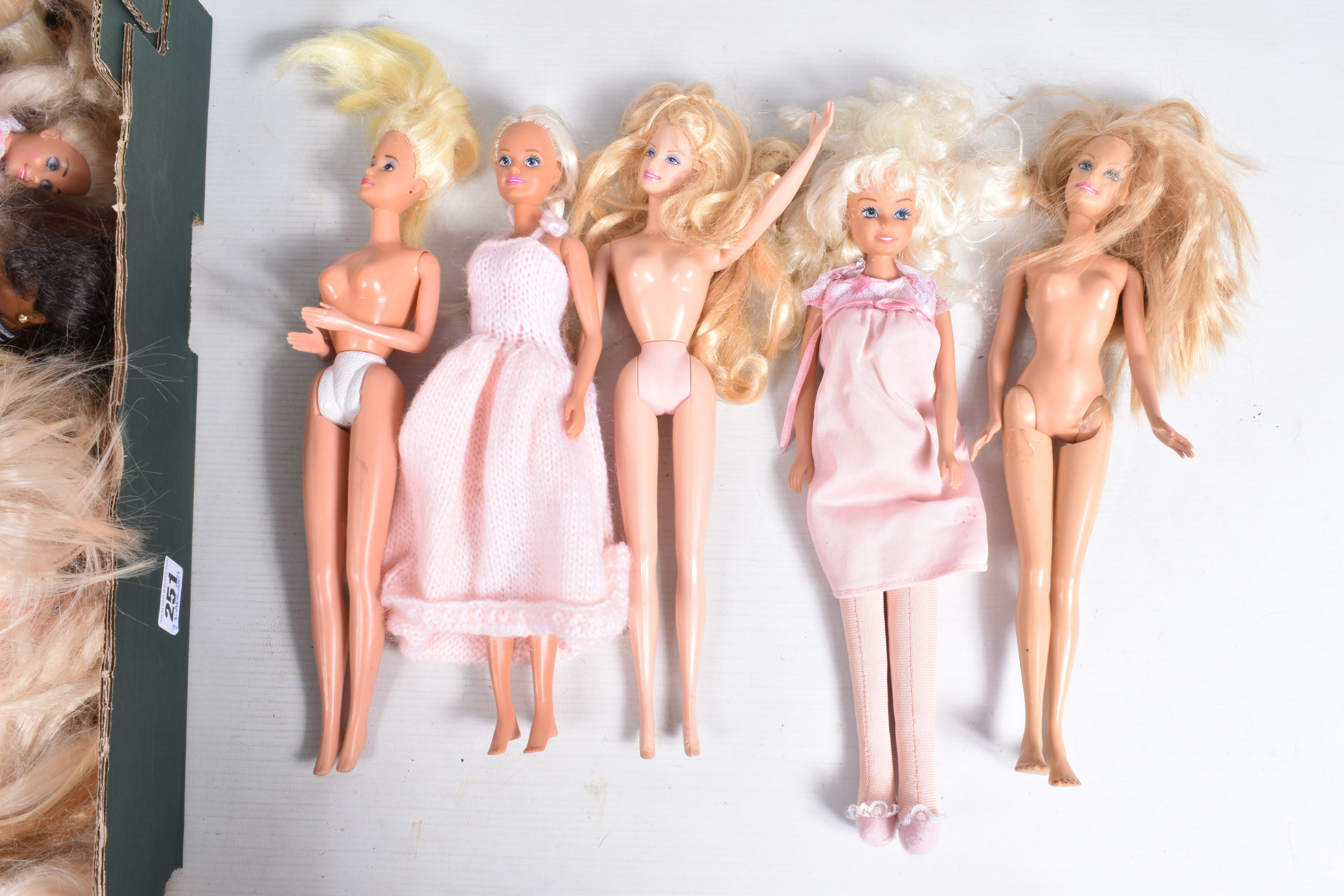 A QUANTITY OF MATTEL BARBIE AND OTHER MODERN DOLLS, assorted Barbie including several marked with - Image 5 of 10