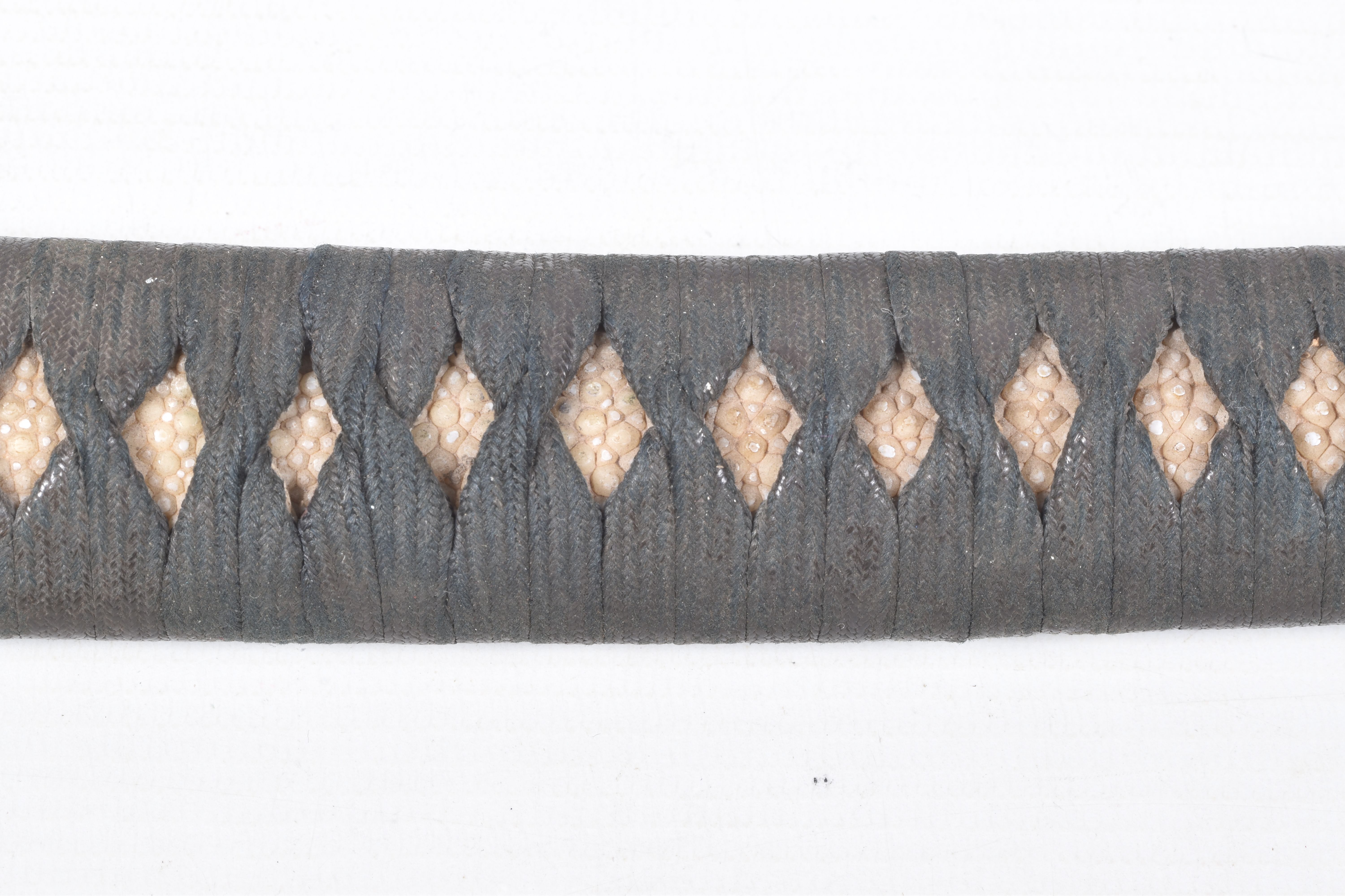 A BELLIEVED TO BE 18TH CENTURY JAPANESE WAKIZASHI SWORD, worn blade, the tsuba cast with birds, - Image 26 of 36
