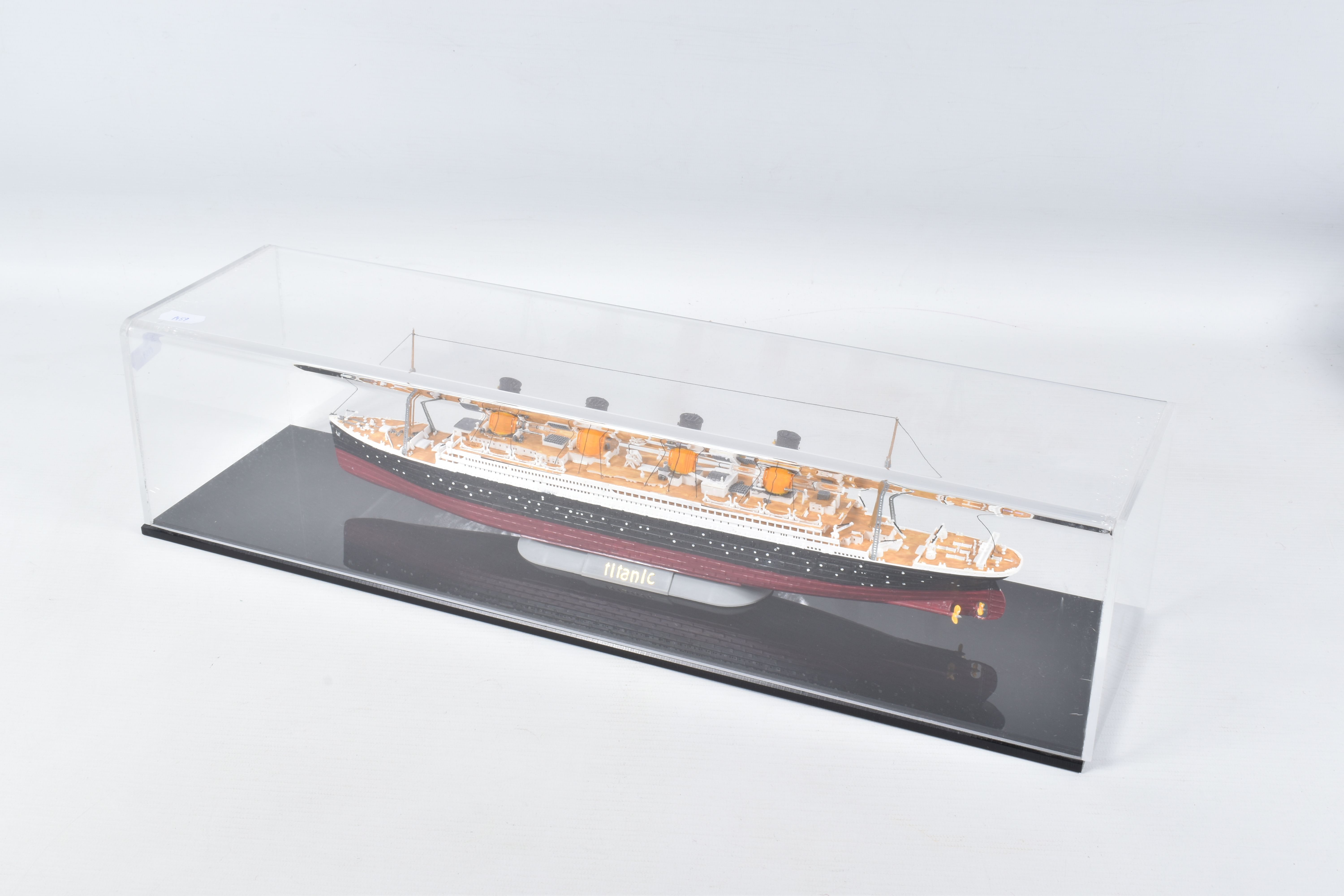 THREE CONSTRUCTED REVELL PLASTIC KITS OF BRITISH SHIPS ALL HOUSED IN PERSPEX DISPLAY CASES, ' - Bild 16 aus 21