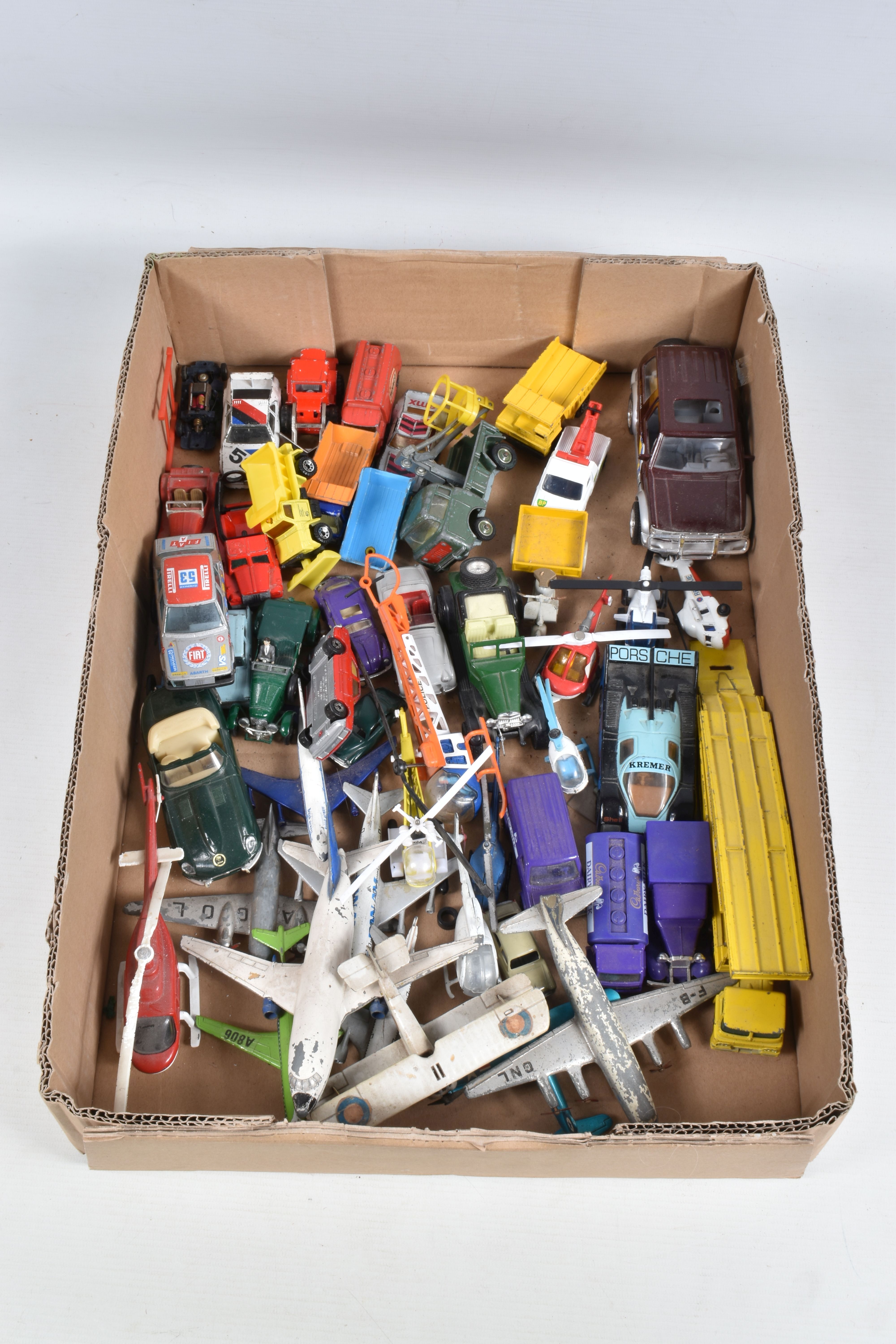 THREE BOXES OF MODEL VEHICLES, FIGURES AND AIRCRAFTS, some boxed and some loose, items include a - Image 9 of 16