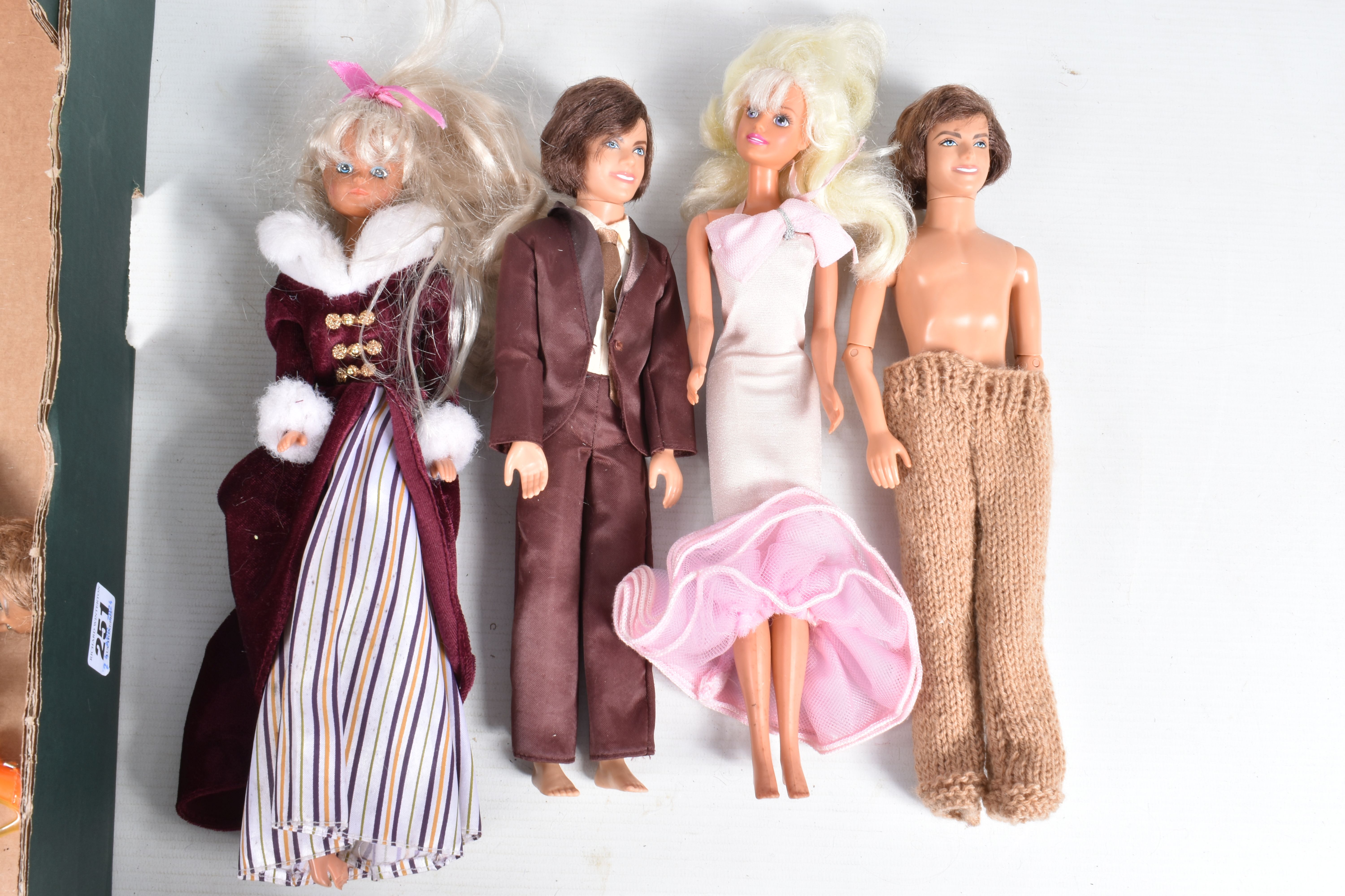 A QUANTITY OF MATTEL BARBIE AND OTHER MODERN DOLLS, assorted Barbie including several marked with - Image 8 of 10