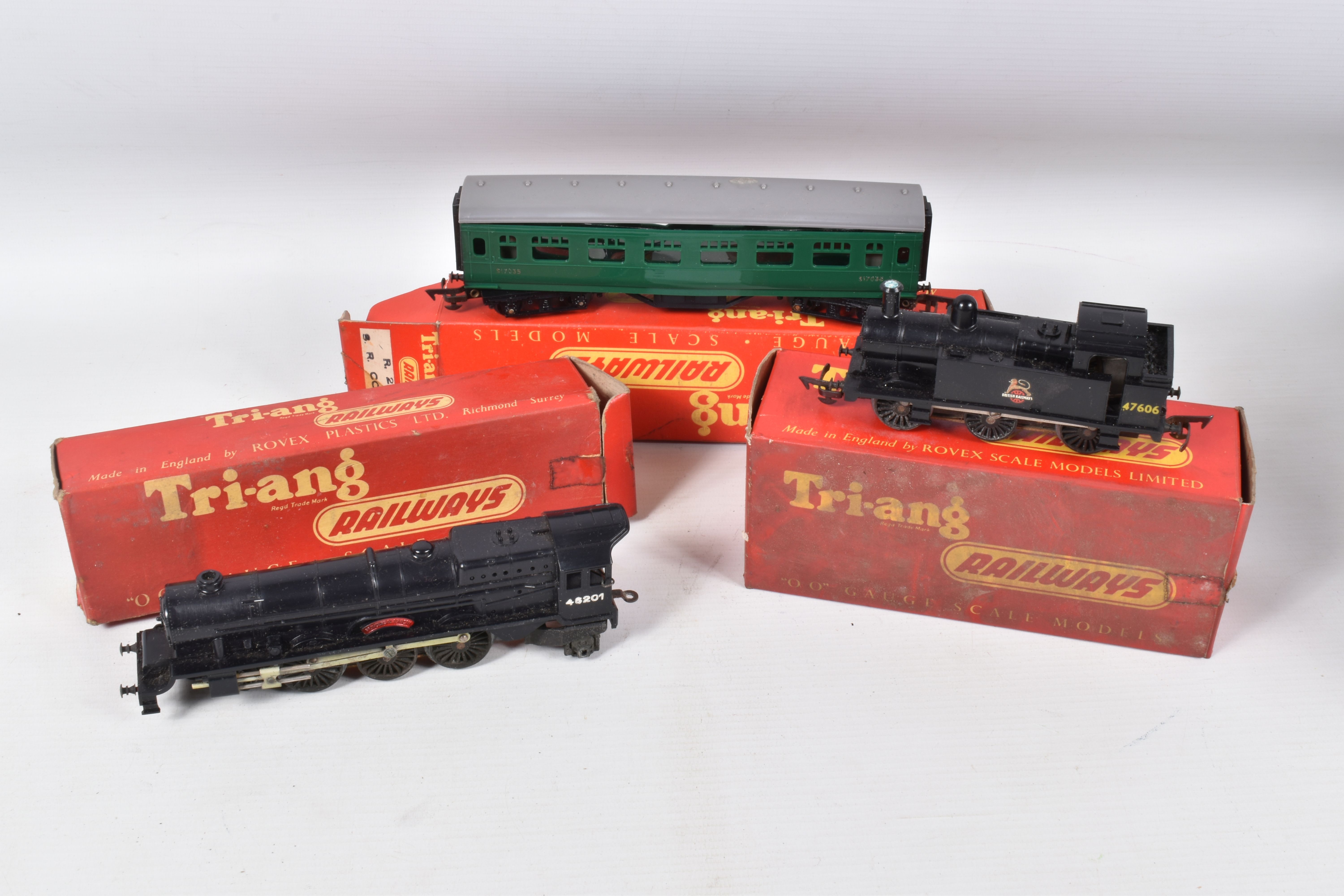 A QUANTITY OF BOXED TRI-ANG RAILWAYS OO GAUGE MODEL RAILWAYS ITEMS, to include Princess class - Image 4 of 5