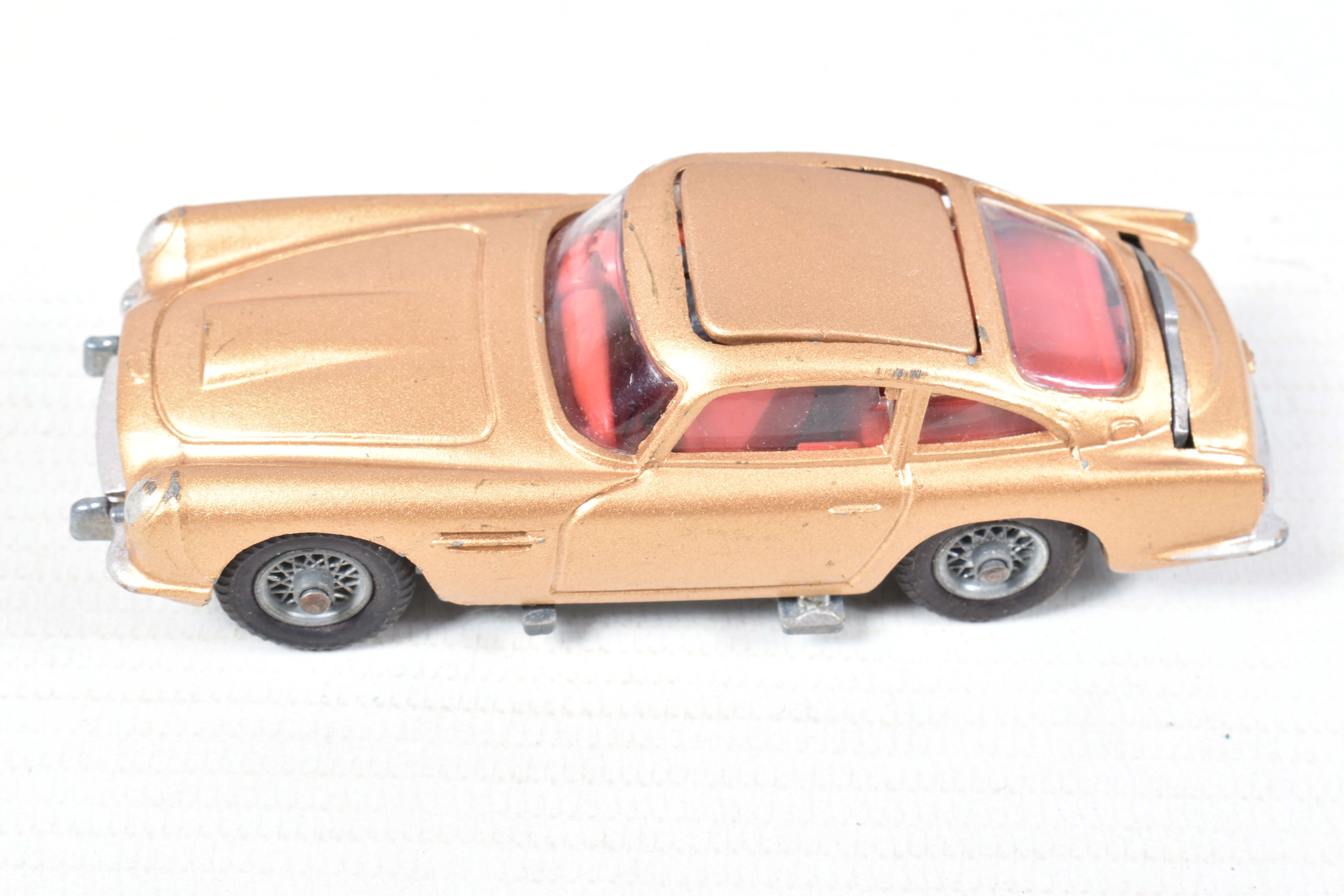 A TRAY OF PLAYWORN DIECAST MODELS AND PLASTIC FIGURES, to include two Corgi James Bond Aston - Bild 10 aus 22