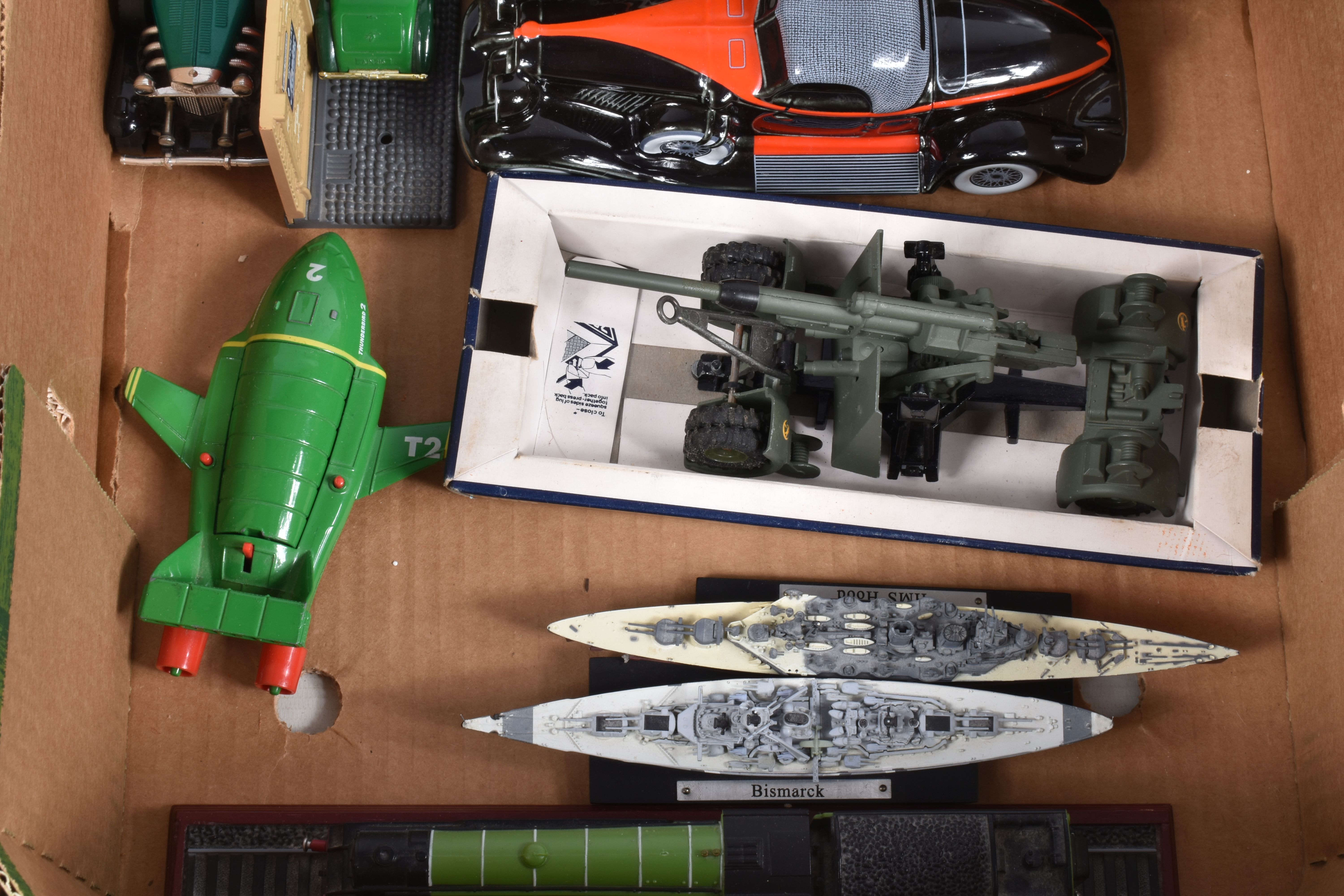 THREE BOXES OF BOXED AND UNBOXED MODEL VEHICLES AND AIRCRAFTS, some of the model aircrafts include a - Image 5 of 13