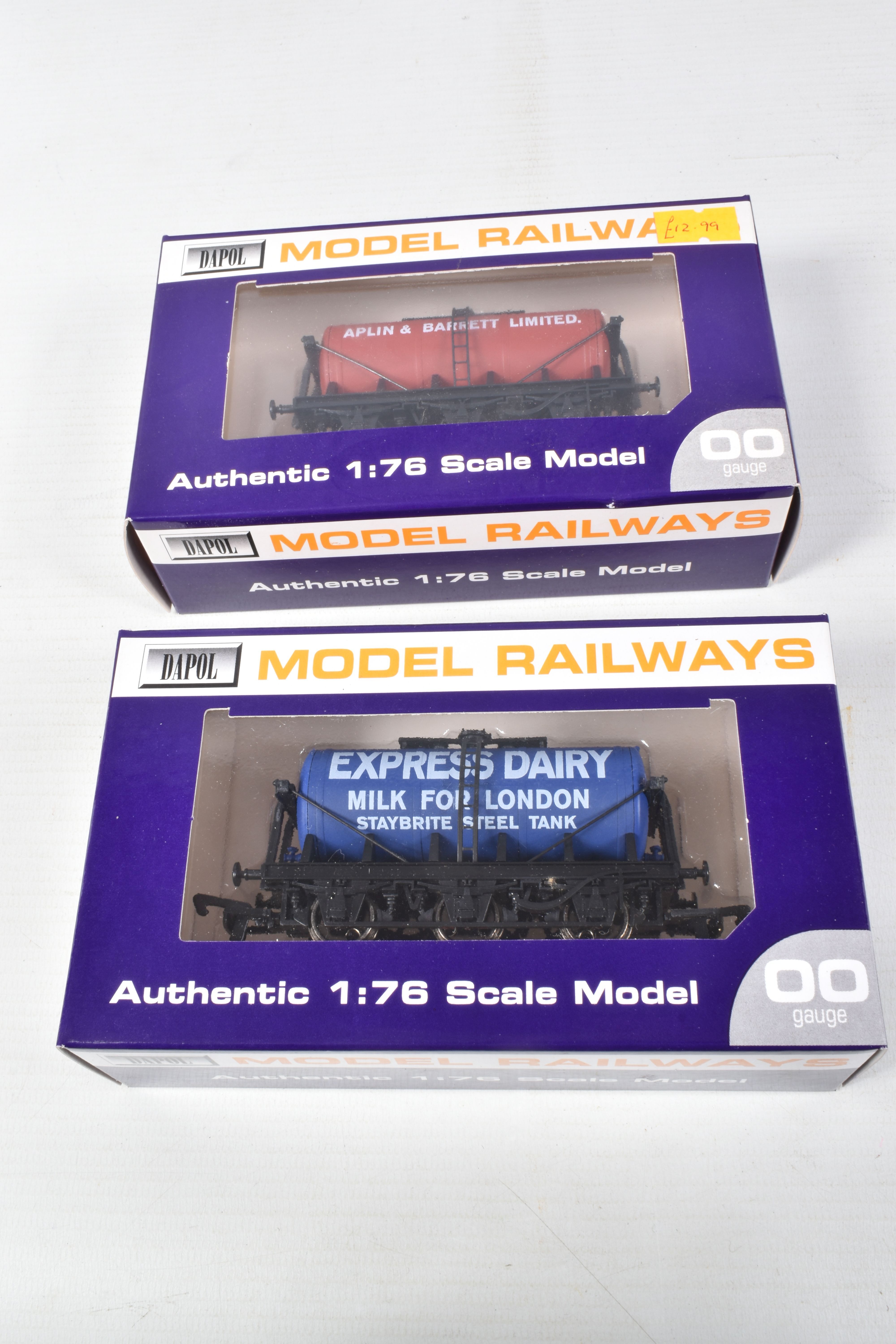 TEN BOXED OO GAUGE DAPOL MODEL RAILWAY WAGON SIX WHEEL TANKERS, to include a Milk UD, item no. B762, - Image 5 of 11