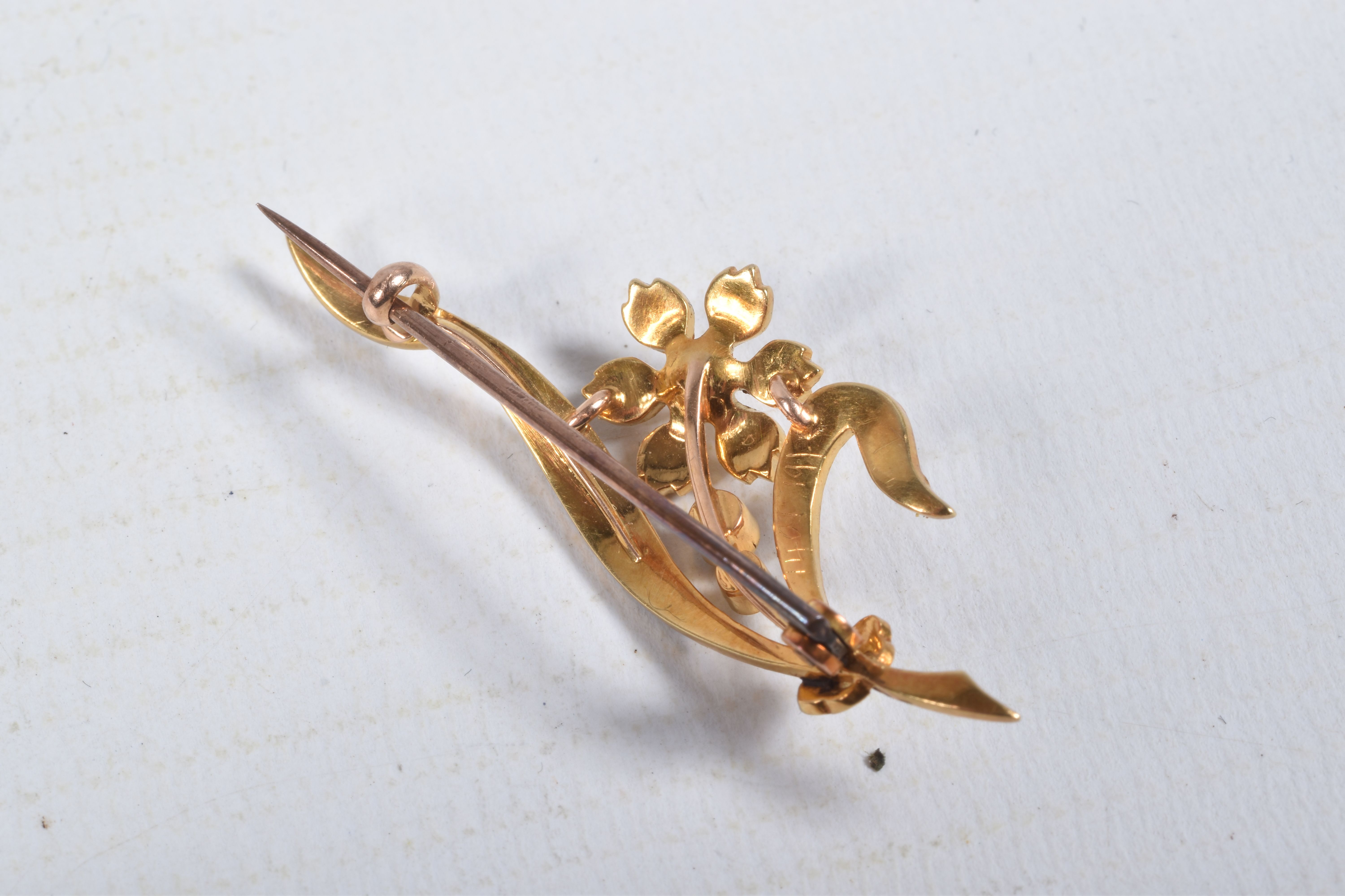 A SPLIT PEARL FLOWER BROOCH, unmarked, length 44mm, approximate weight 3.8 grams (condition - Image 3 of 4
