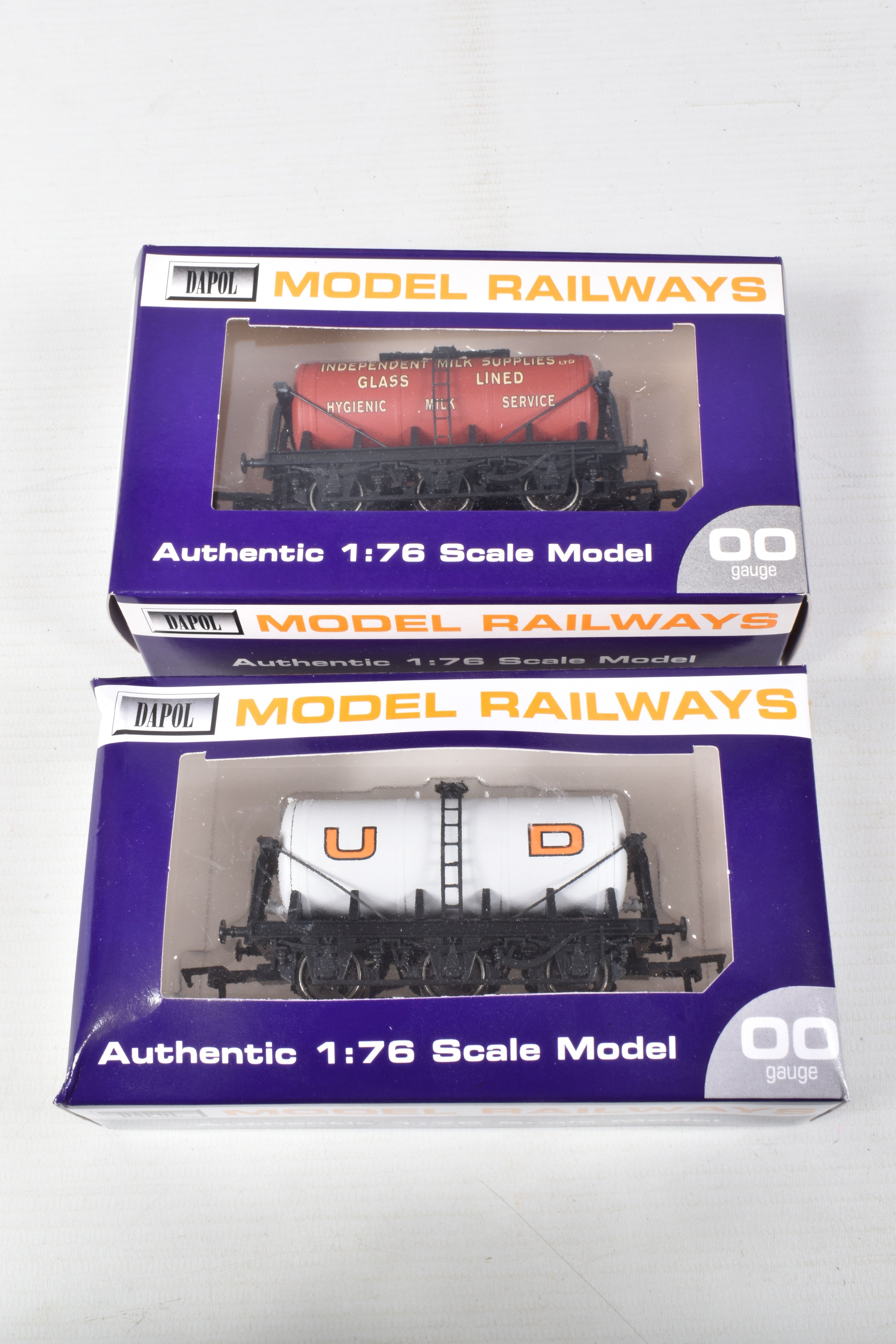 TEN BOXED OO GAUGE DAPOL MODEL RAILWAY WAGON SIX WHEEL TANKERS, to include a Milk UD, item no. B762, - Image 2 of 11