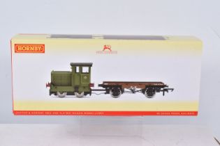 A BOXED OO GAUGE HORNBY MODEL RAILWAY DIESEL LOCOMOTIVE, Ruston and Hornsby 48DS and Flatbed Wagon