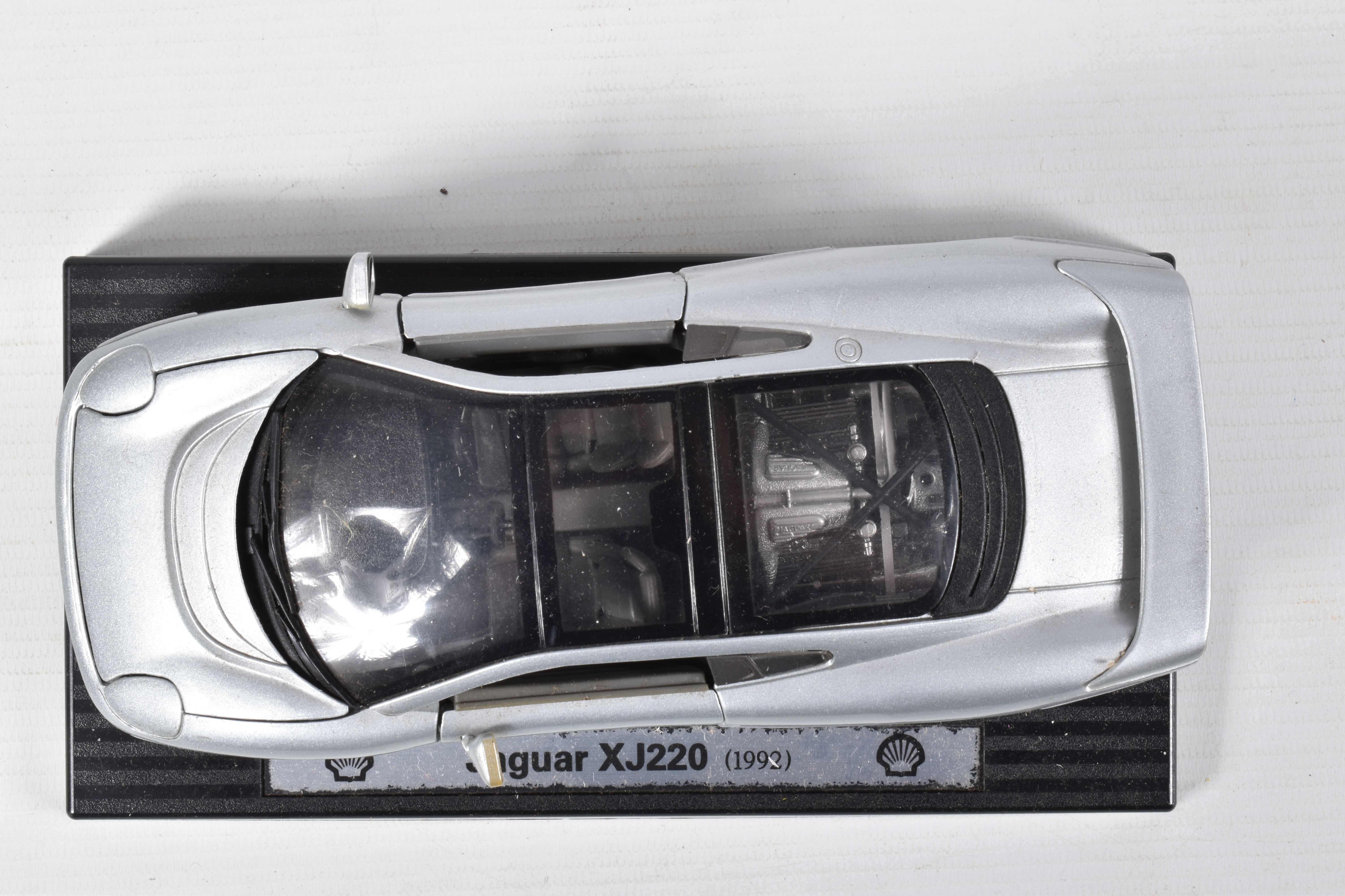 FIVE BOXED AND FOUR LOOSE MODEL VEHICLES, boxed models include a 1:18 scale Maisto Aston Martin - Bild 9 aus 24