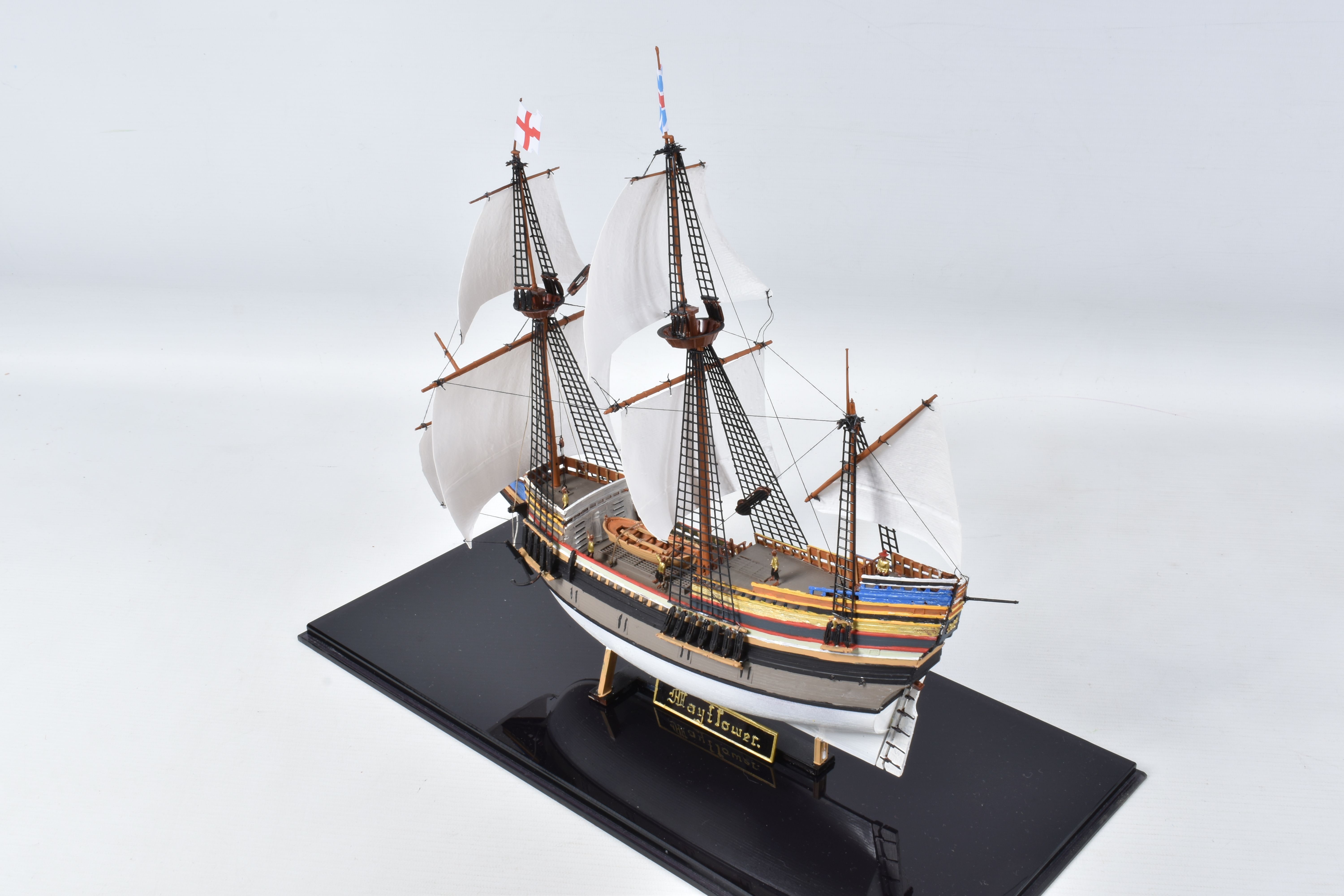 THREE CONSTRUCTED REVELL PLASTIC KITS OF BRITISH SHIPS ALL HOUSED IN PERSPEX DISPLAY CASES, ' - Bild 11 aus 21