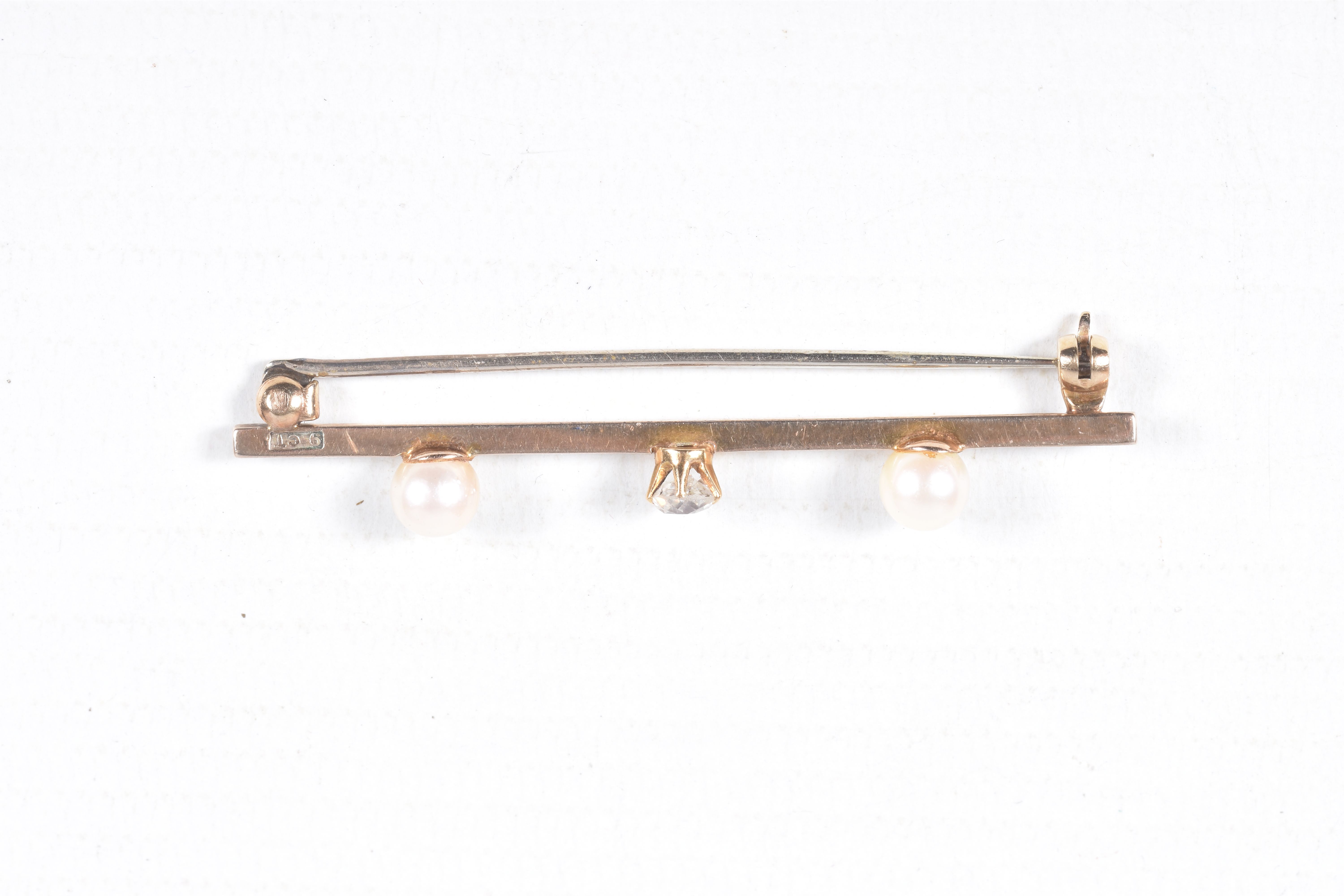 A YELLOW METAL DIAMOND AND CULTURED PEARL BAR BROOCH, a principally set old cut diamond, approximate - Image 2 of 3