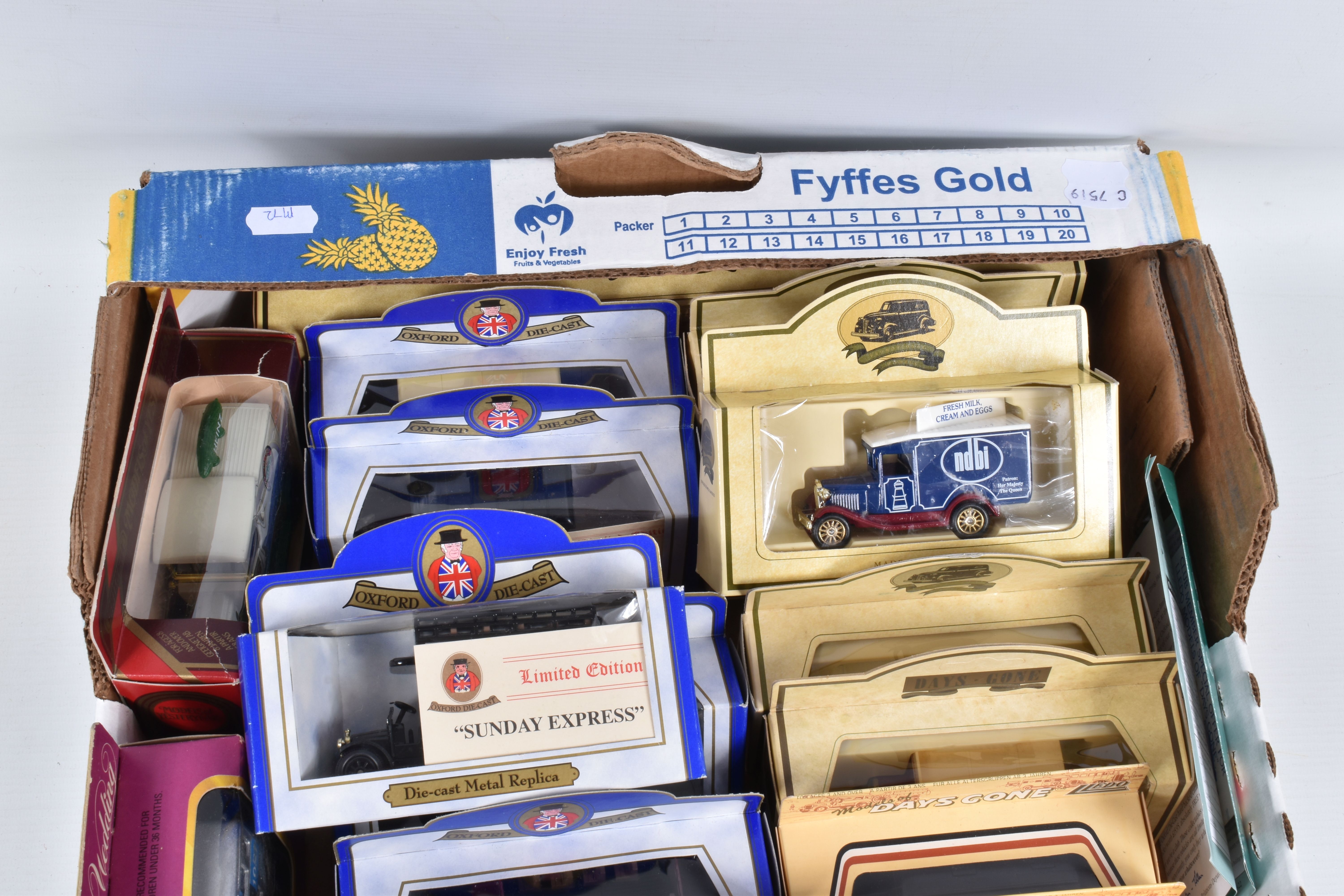 A QUANTITY OF BOXED MODERN DIECAST VEHICLES, to include Corgi Aviation Archive Frontier Airliners - Image 3 of 12