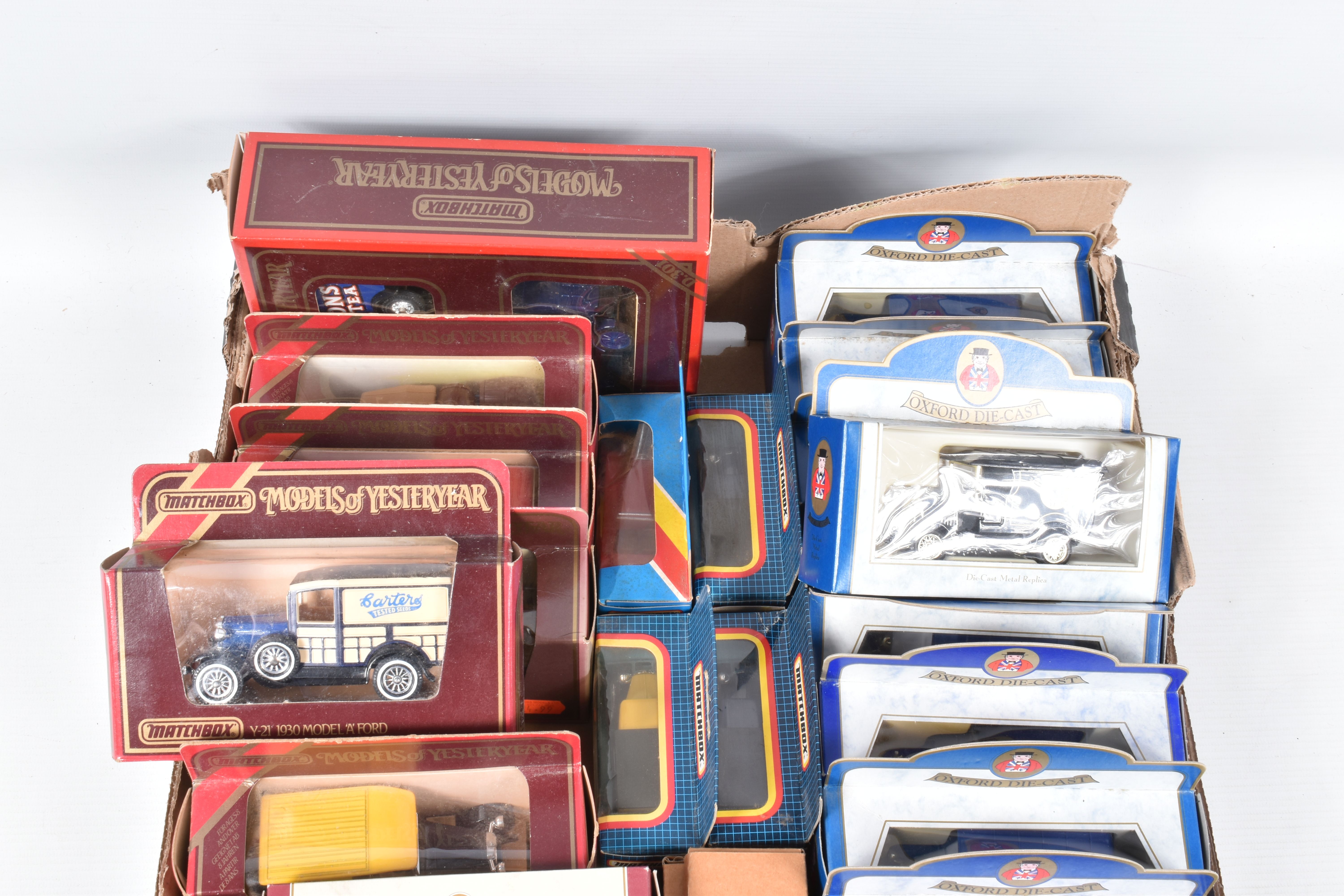 FOUR BOXES OF ASSORTED LLEDO, MATCHBOX AND OXFORD DIECAST MODEL VEHICLES, some of the Lledo models - Image 12 of 17
