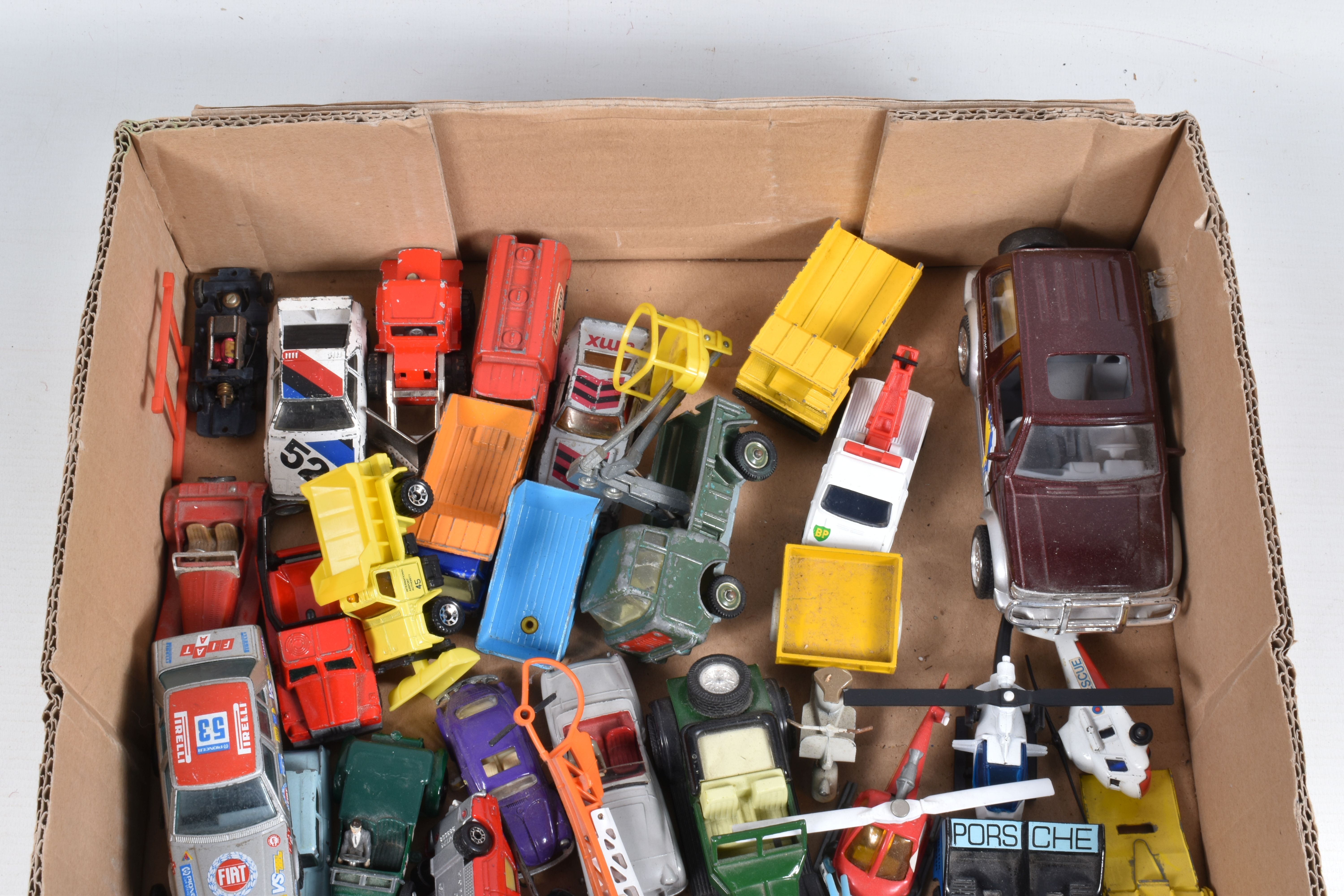 THREE BOXES OF MODEL VEHICLES, FIGURES AND AIRCRAFTS, some boxed and some loose, items include a - Image 10 of 16