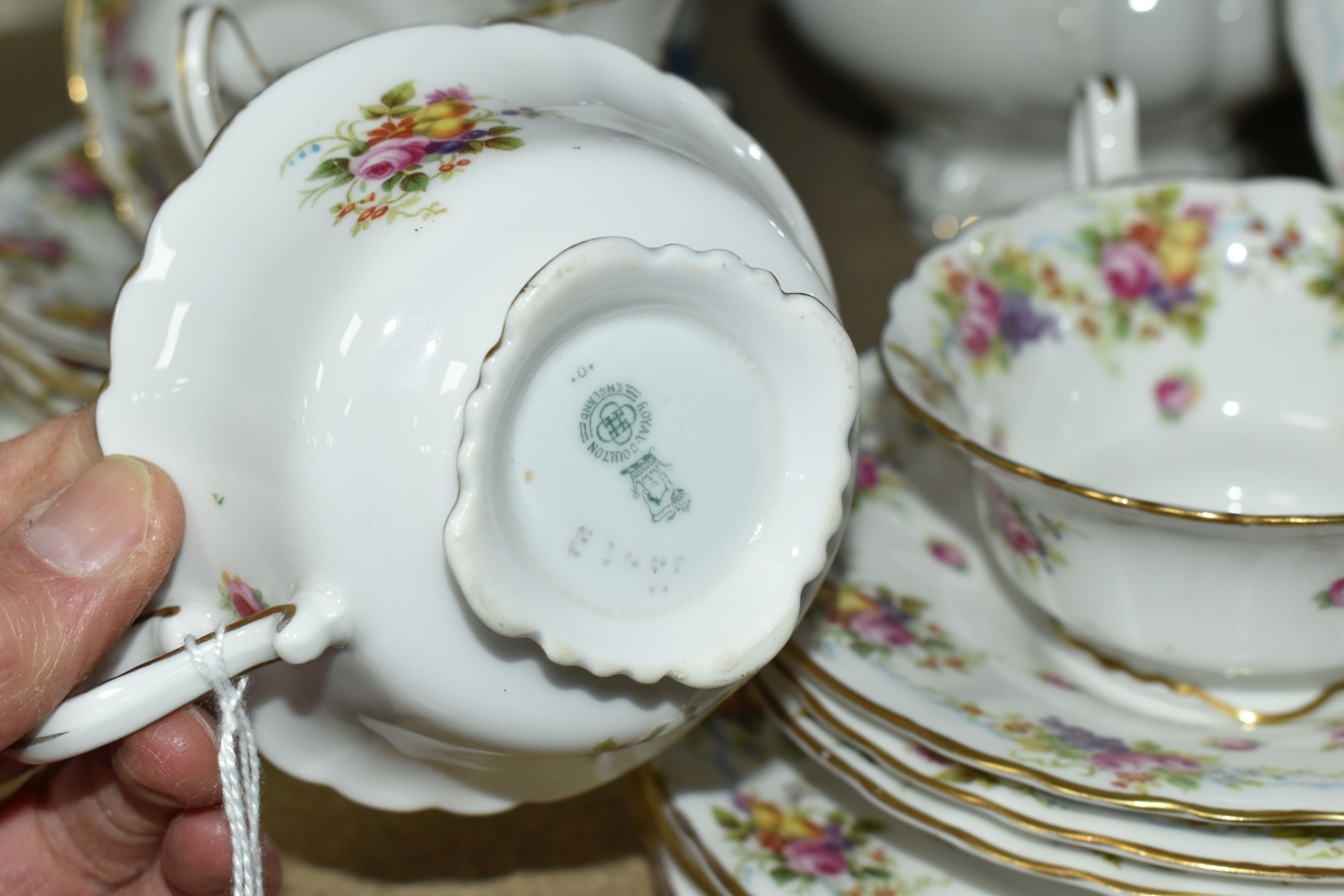A GROUP OF NAMED CERAMICS, comprising a Royal Doulton floral spray pattern tea set, pattern no. - Image 10 of 13