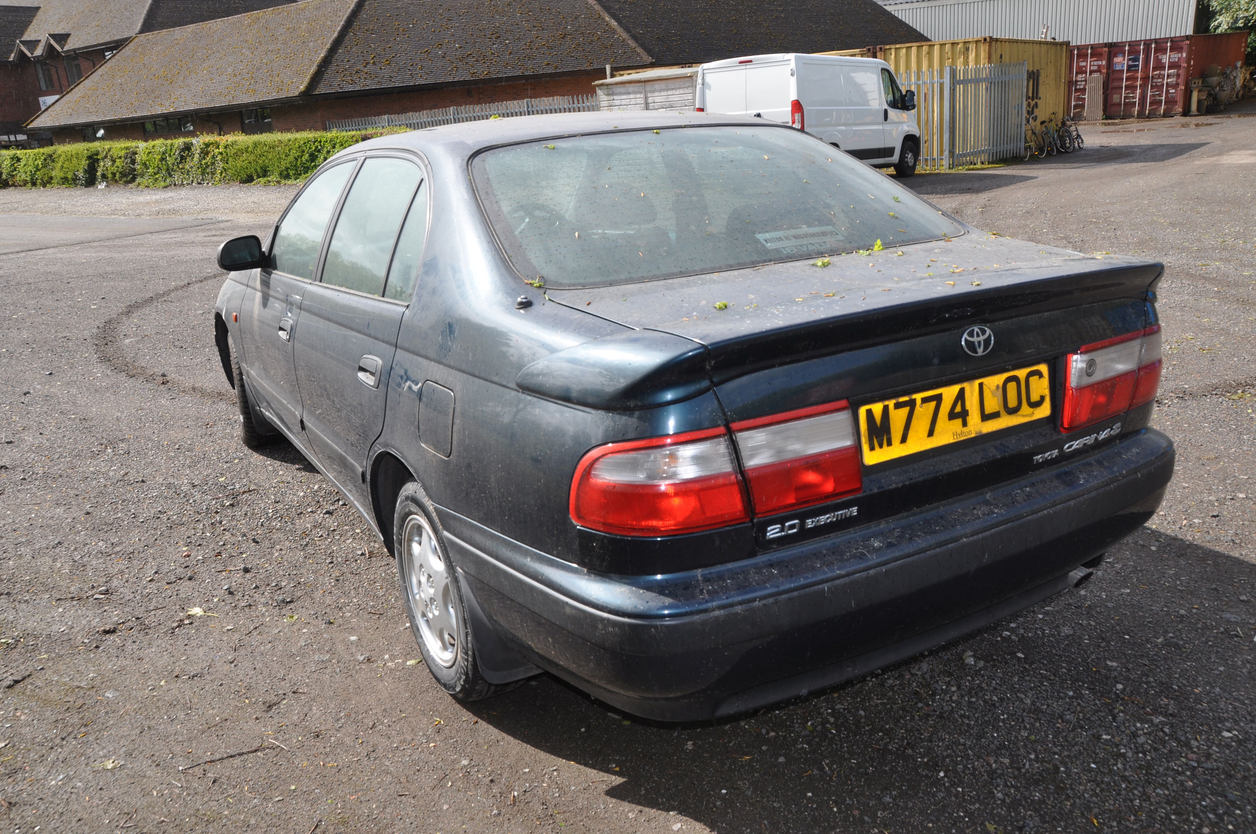 A 1994 TOYOTA CARINA E EXECUTIVE A FOUR DOOR SALOON CAR in blue, first registered 30/9/1994 under - Image 3 of 13