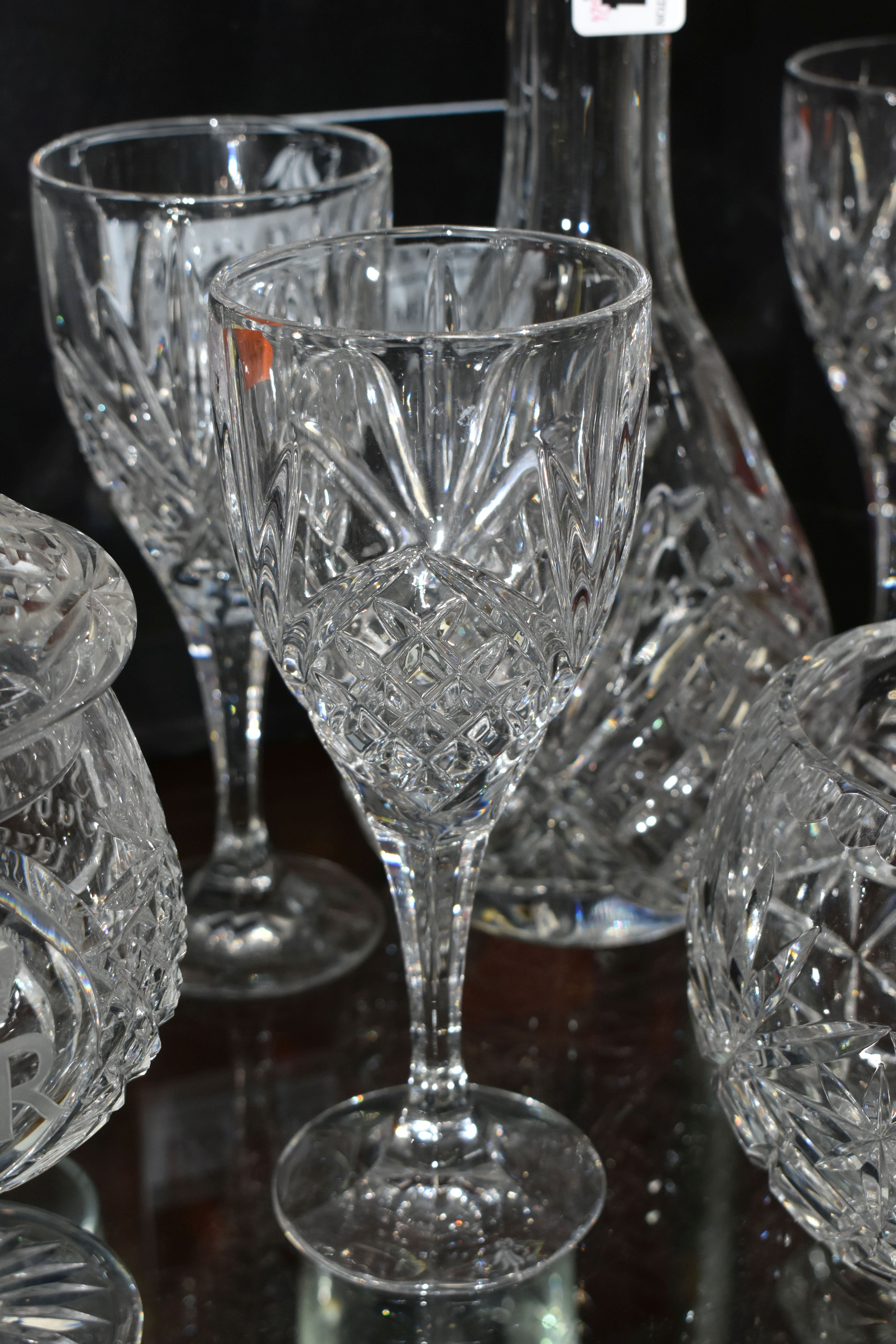 A SELECTION OF ROYAL DOULTON CRYSTAL GIFTWARES ETC, comprising a boxed decanter with four wine - Image 7 of 8