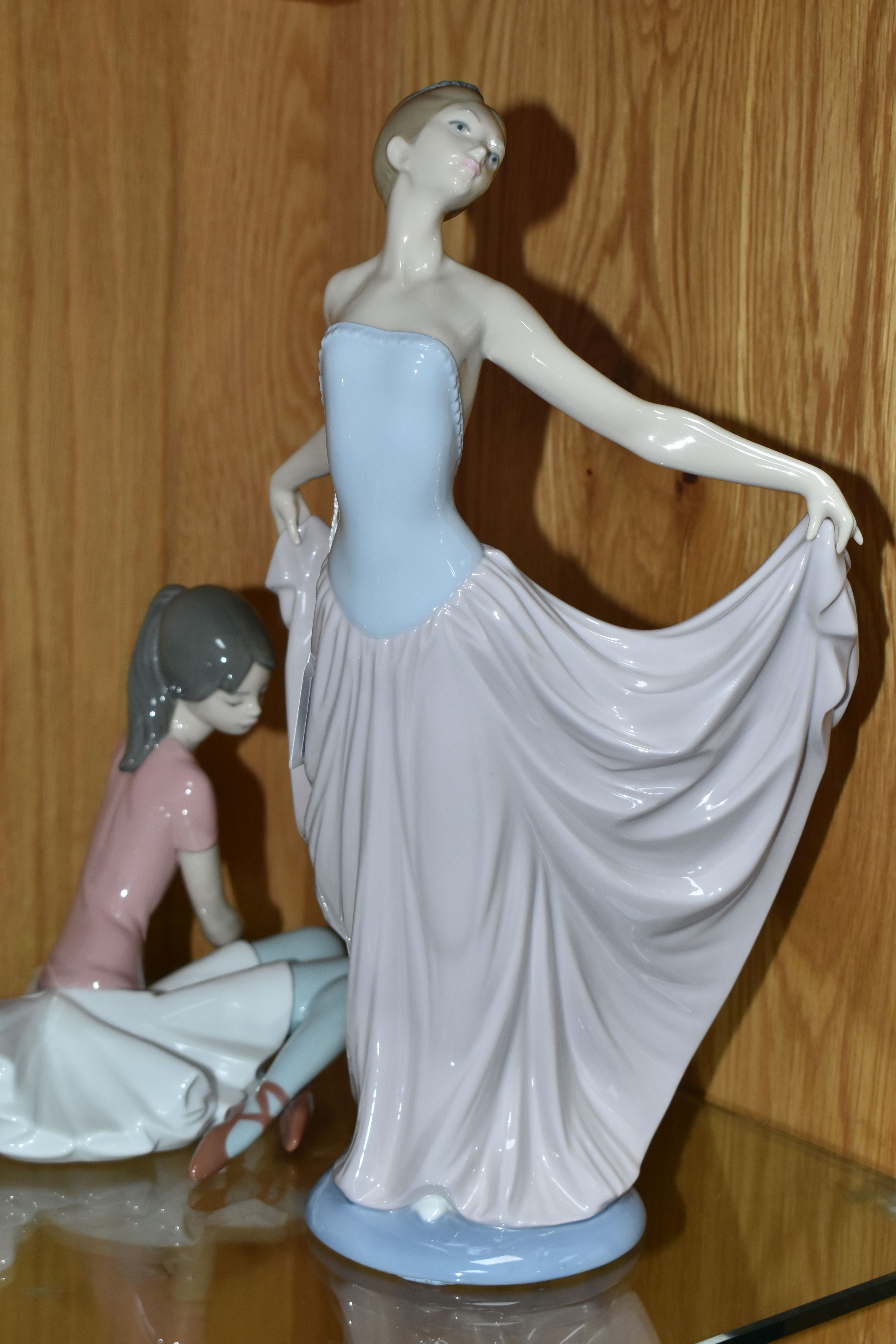 TWO LLADRO FIGURES, comprising 'Ballet Pink No 2' model no 1357, sculptor Juan Huerta, issued in - Image 4 of 6