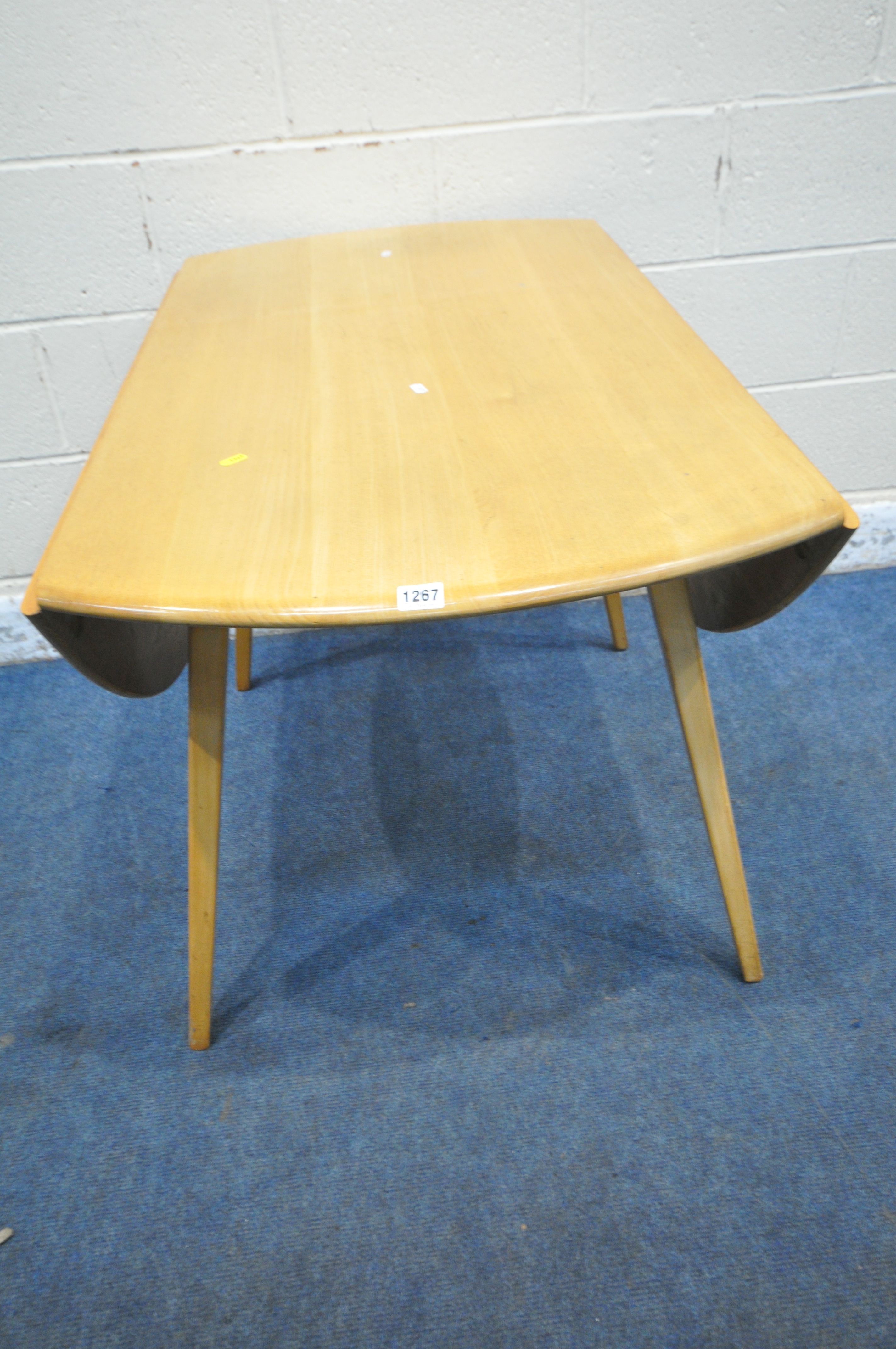 LUCIAN ERCOLANI, ERCOL, A MID CENTURY ELM AND BEECH WINDSOR DROP LEAF TABLE, raised on four - Image 7 of 7