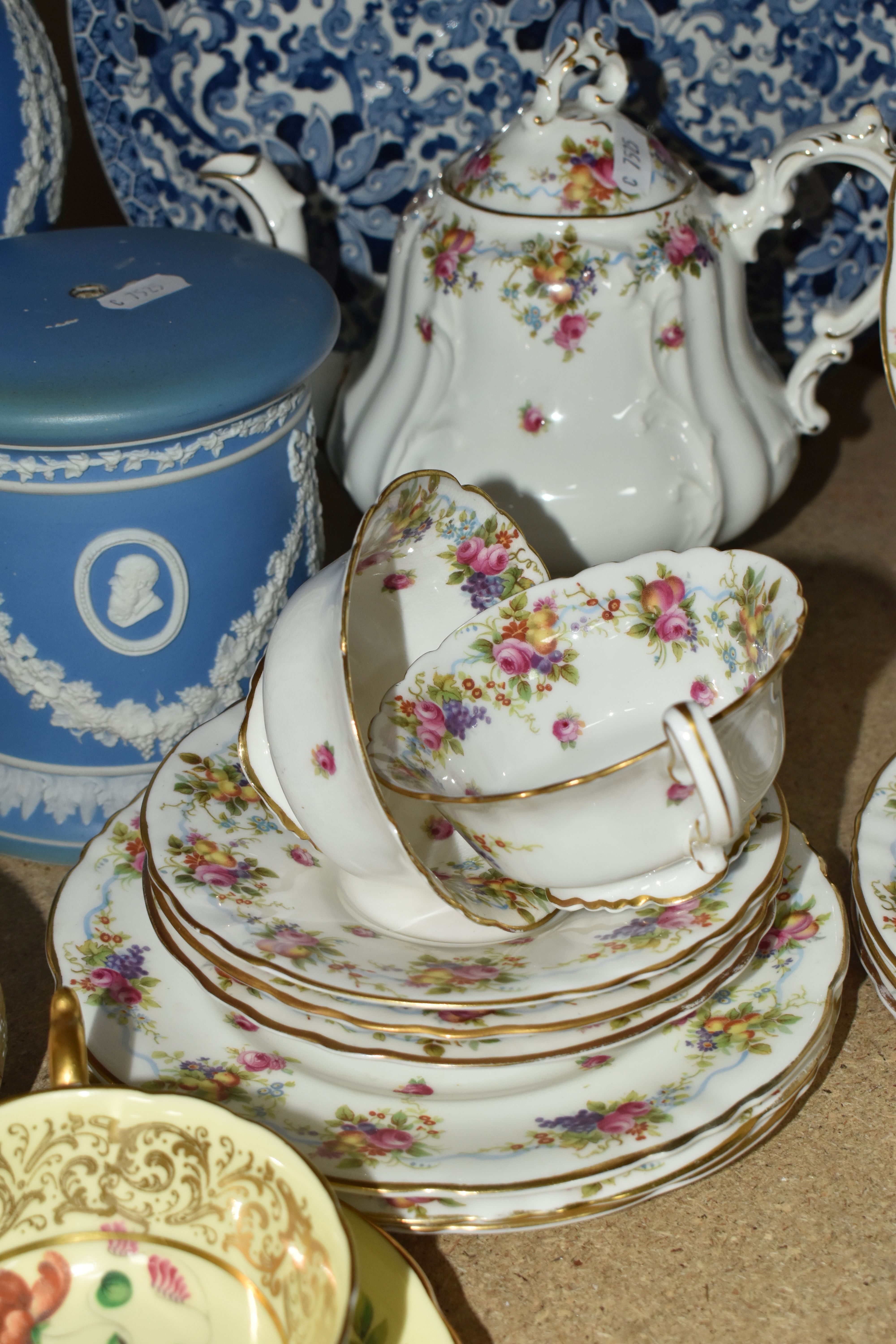 A GROUP OF NAMED CERAMICS, comprising a Royal Doulton floral spray pattern tea set, pattern no. - Image 4 of 13